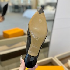 2025 最新 L✔️ 家早春款专柜最新走秀官网系列、同步更新、完美楦型+设计、再现经典、工艺及其复 2025 最新 L✔️ 家早春款专柜最新走秀官网系列、同步更新、完美楦型+设计、再现经典、工艺及其复