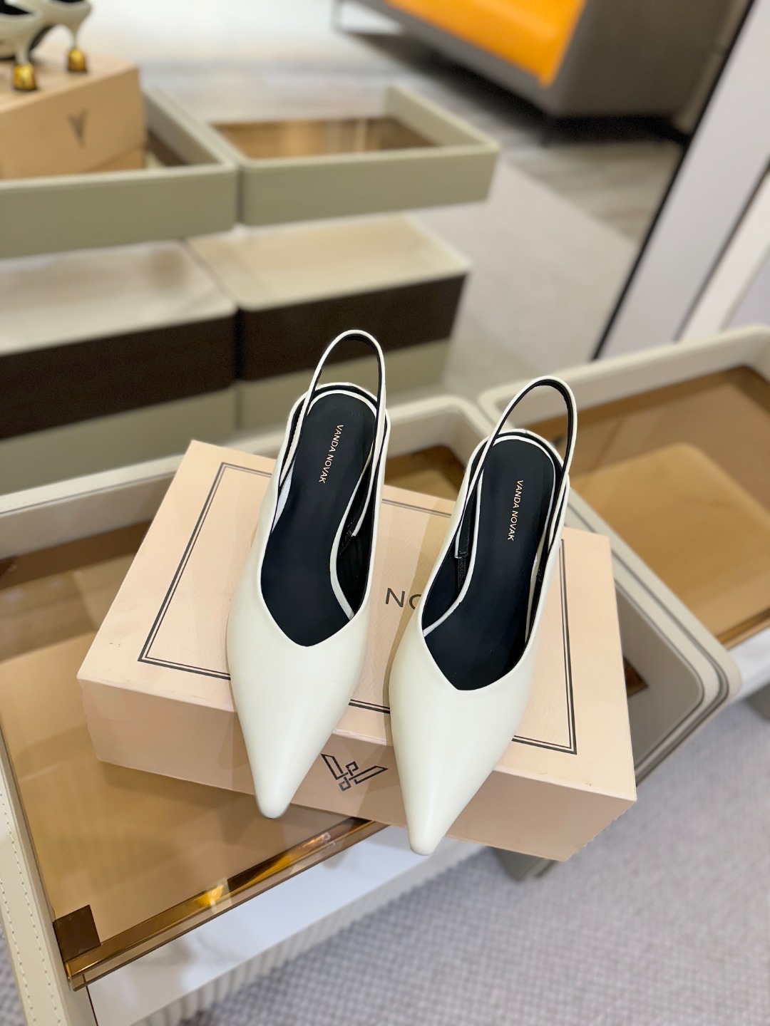 2025春秋新款全网独家授权
VANDA NOVAK来自意大利品牌 全网独家