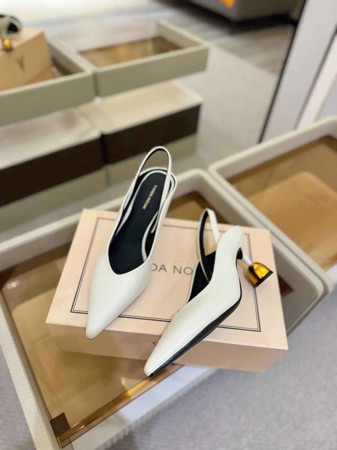 2025春秋新款全网独家授权
VANDA NOVAK来自意大利品牌 全网独家