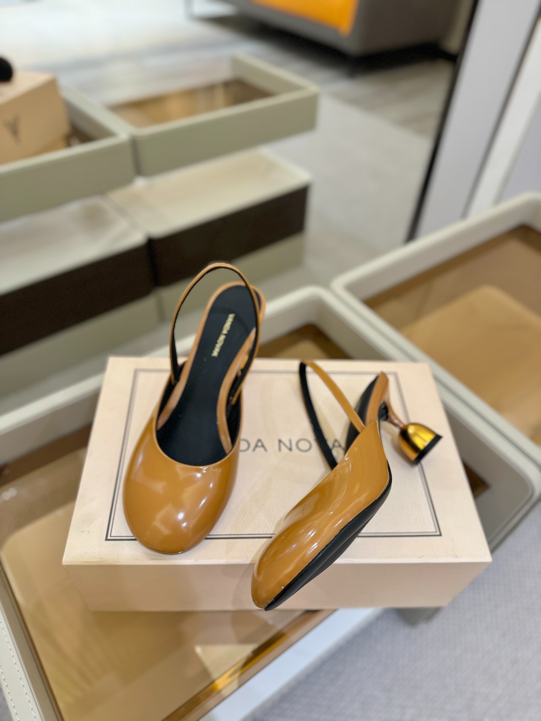 vanda novak 凡达·诺瓦克
2025春秋新款全网独家授权销售支持验货