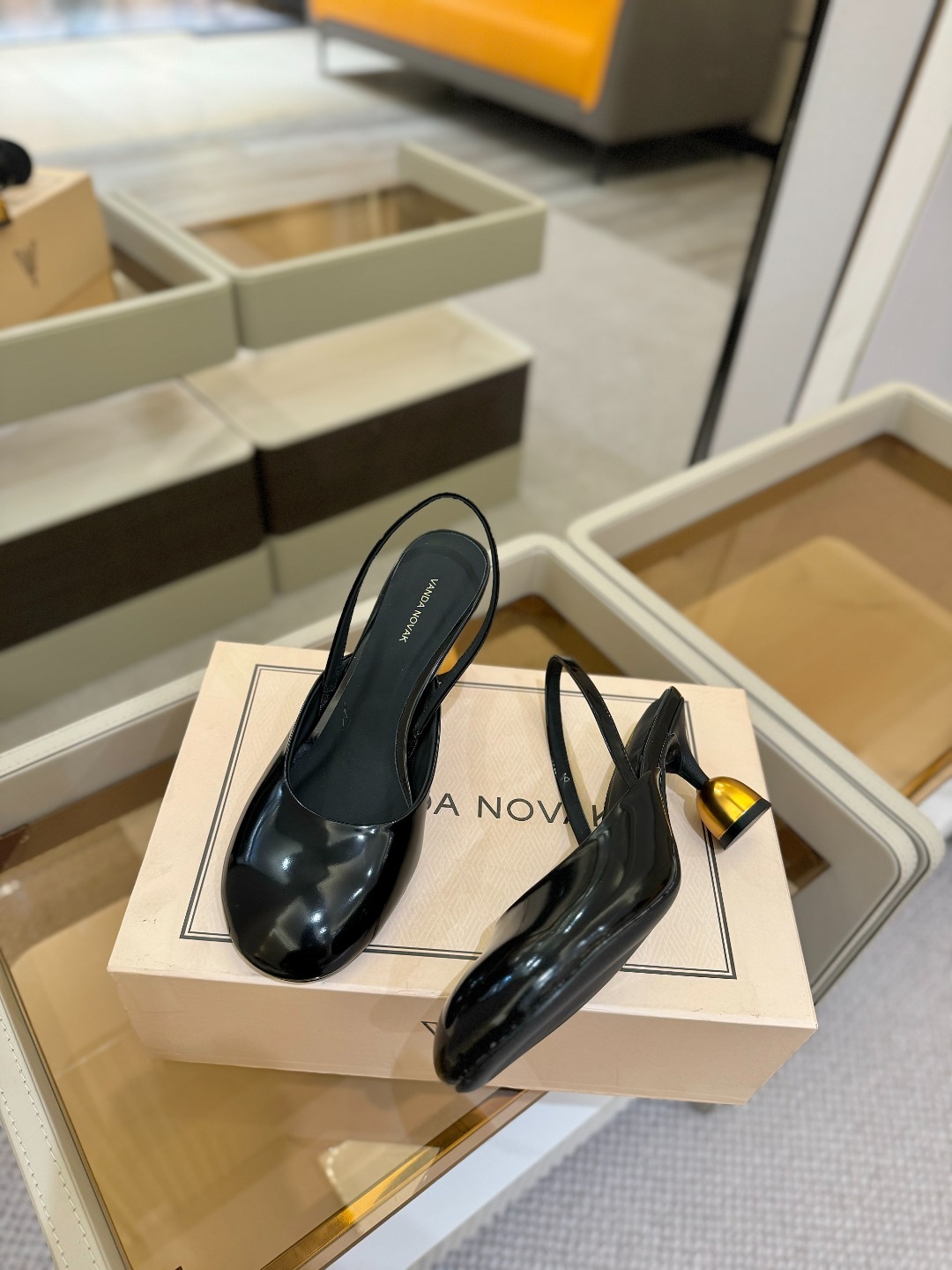 vanda novak 凡达·诺瓦克
2025春秋新款全网独家授权销售支持验货