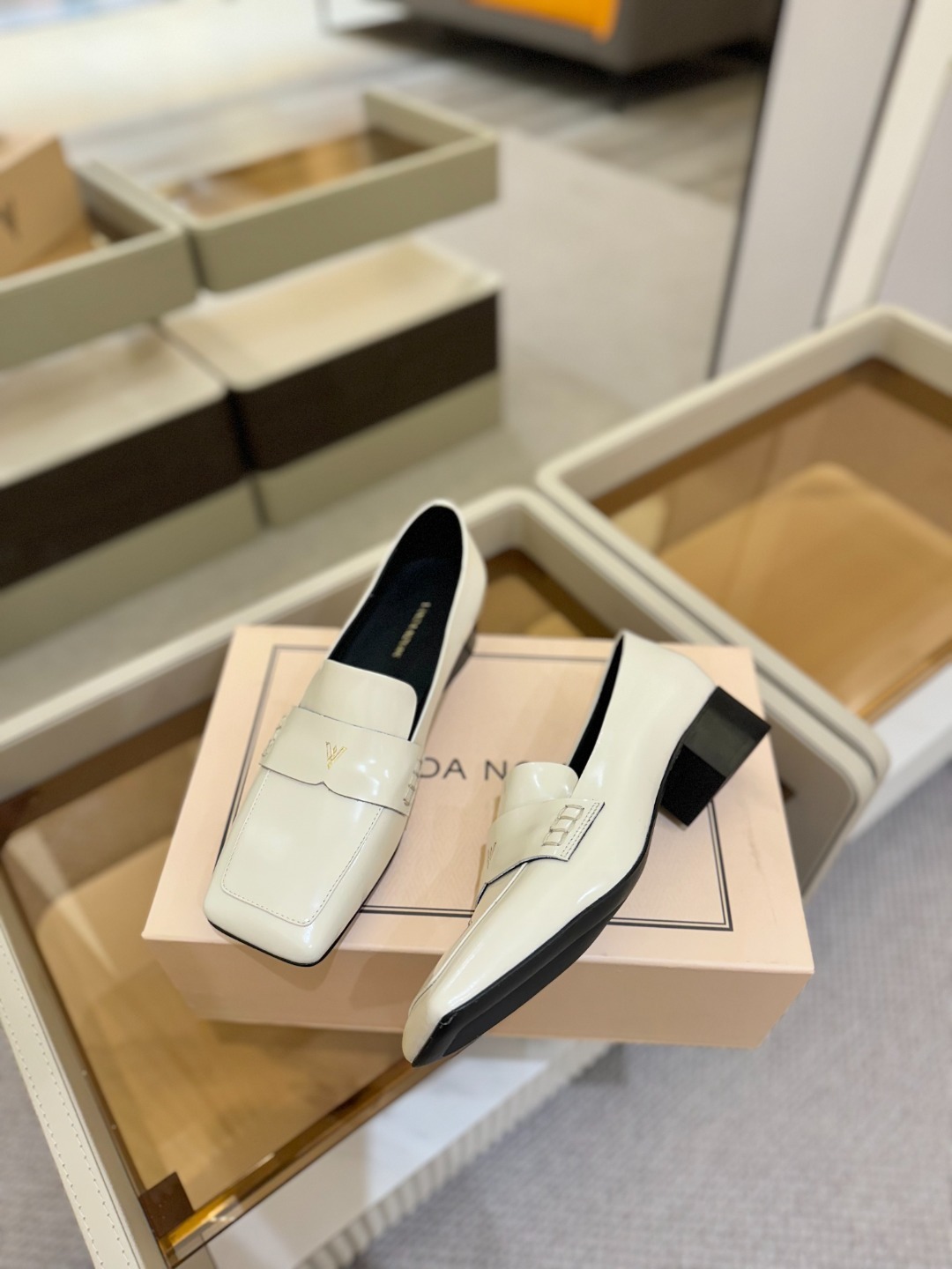 2025 春秋 全网独家授权销售
VANDA NOVAK来自意大利品牌 全网独家