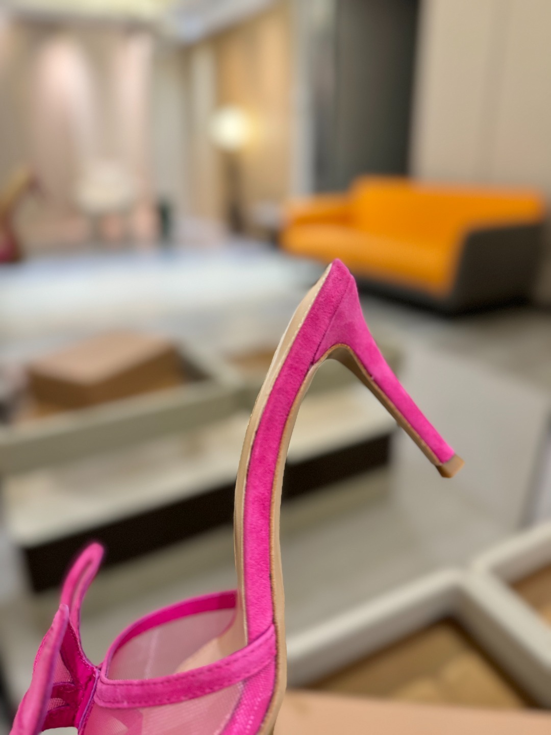{拖鞋系}
Gianvito rossi
💕2025𝙨𝙨 这款高跟拖鞋
极简