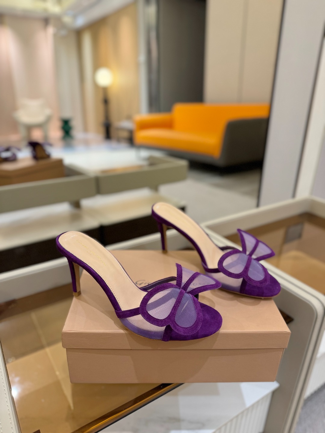 {拖鞋系}
Gianvito rossi
💕2025𝙨𝙨 这款高跟拖鞋
极简