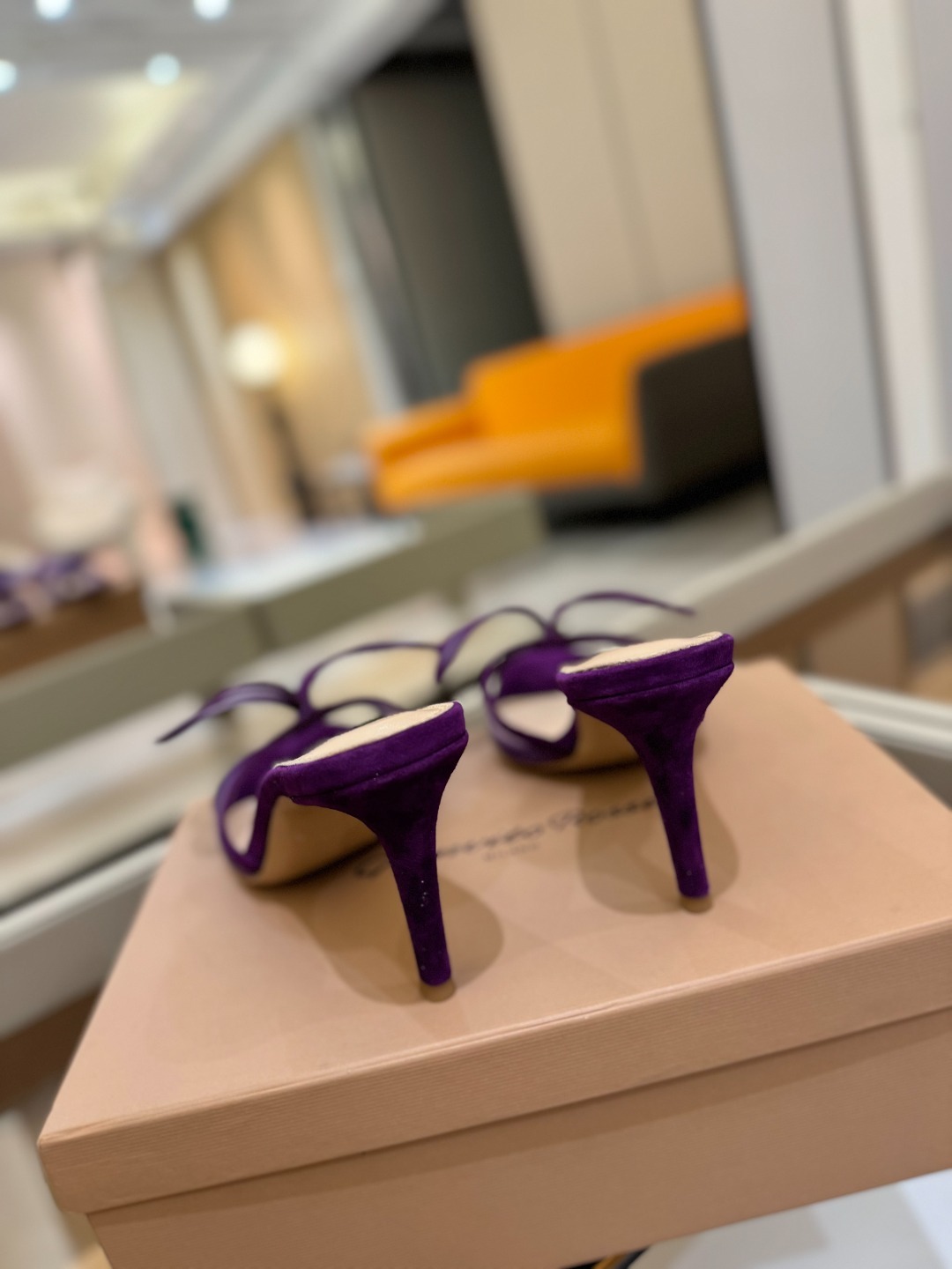 {拖鞋系}
Gianvito rossi
💕2025𝙨𝙨 这款高跟拖鞋
极简