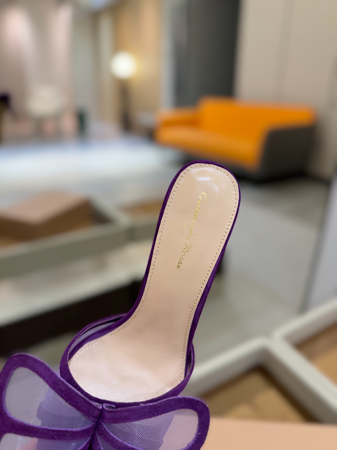 {拖鞋系}
Gianvito rossi
💕2025𝙨𝙨 这款高跟拖鞋
极简