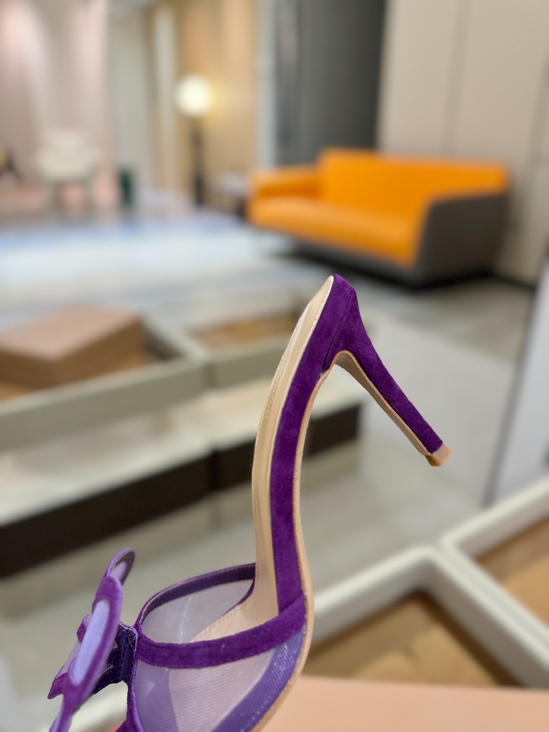 {拖鞋系}
Gianvito rossi
💕2025𝙨𝙨 这款高跟拖鞋
极简