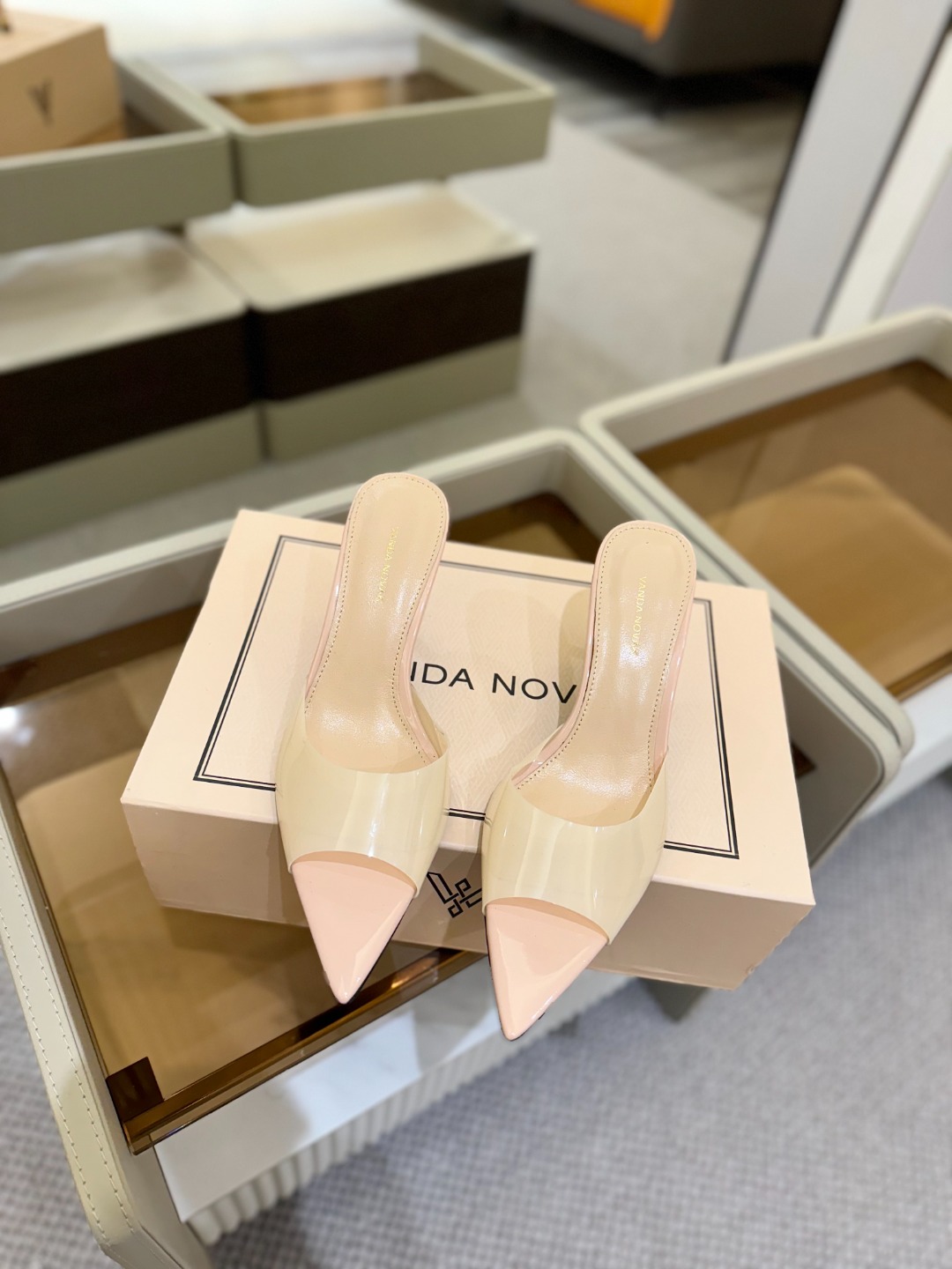  
 2025春秋新款全网毒家授权销售
VANDA NOVAK来自意大利品牌  全网独家
       