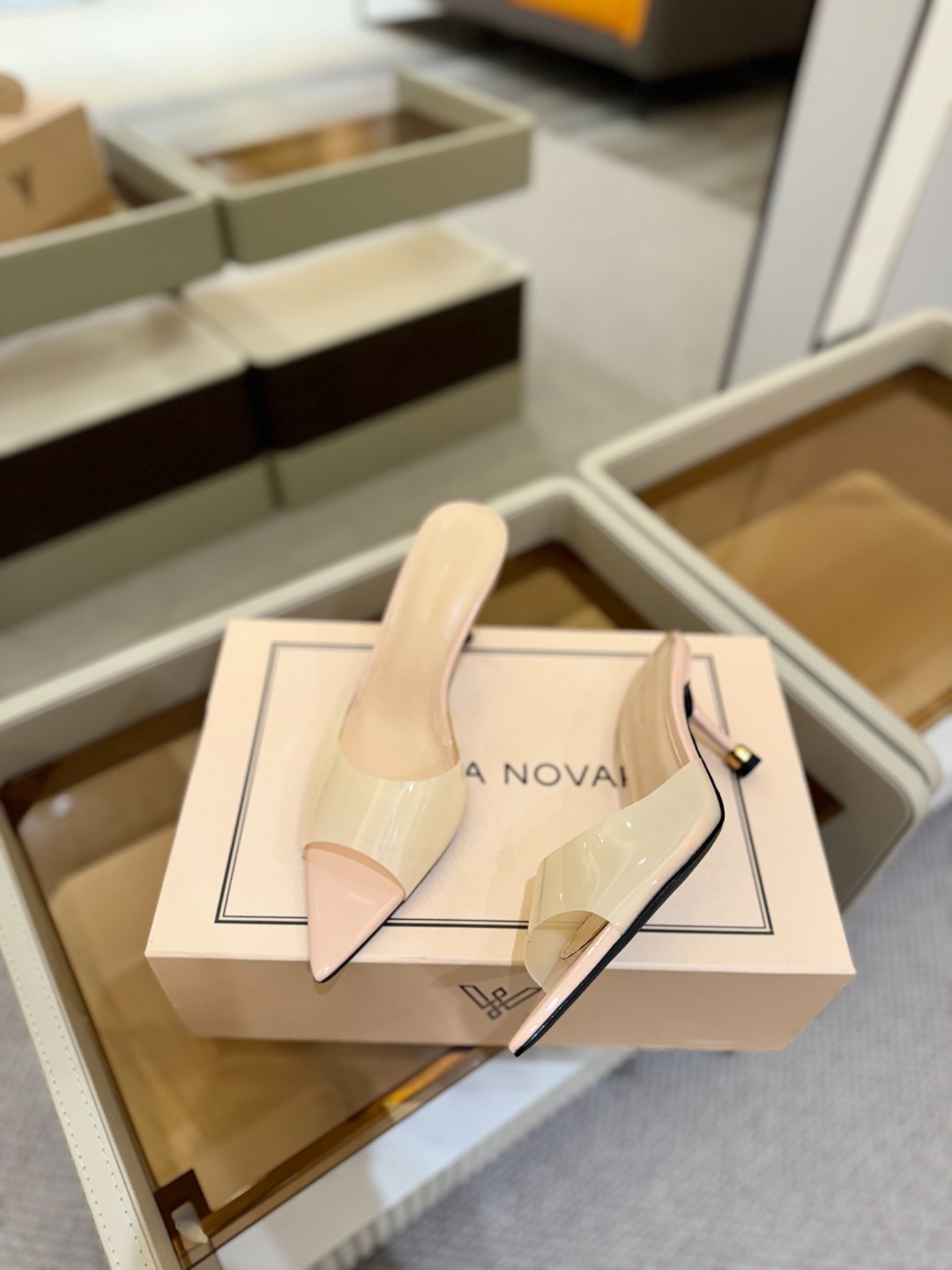  
 2025春秋新款全网毒家授权销售
VANDA NOVAK来自意大利品牌  全网独家
       