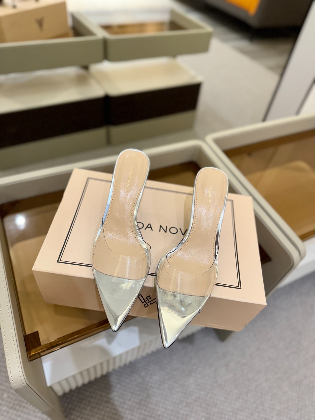  
 2025春秋新款全网毒家授权销售
VANDA NOVAK来自意大利品牌  全网独家
       