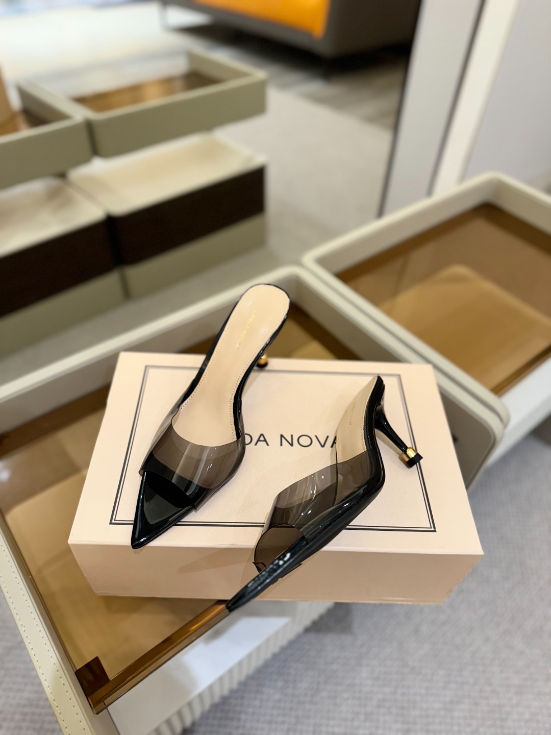  
 2025春秋新款全网毒家授权销售
VANDA NOVAK来自意大利品牌  全网独家
       