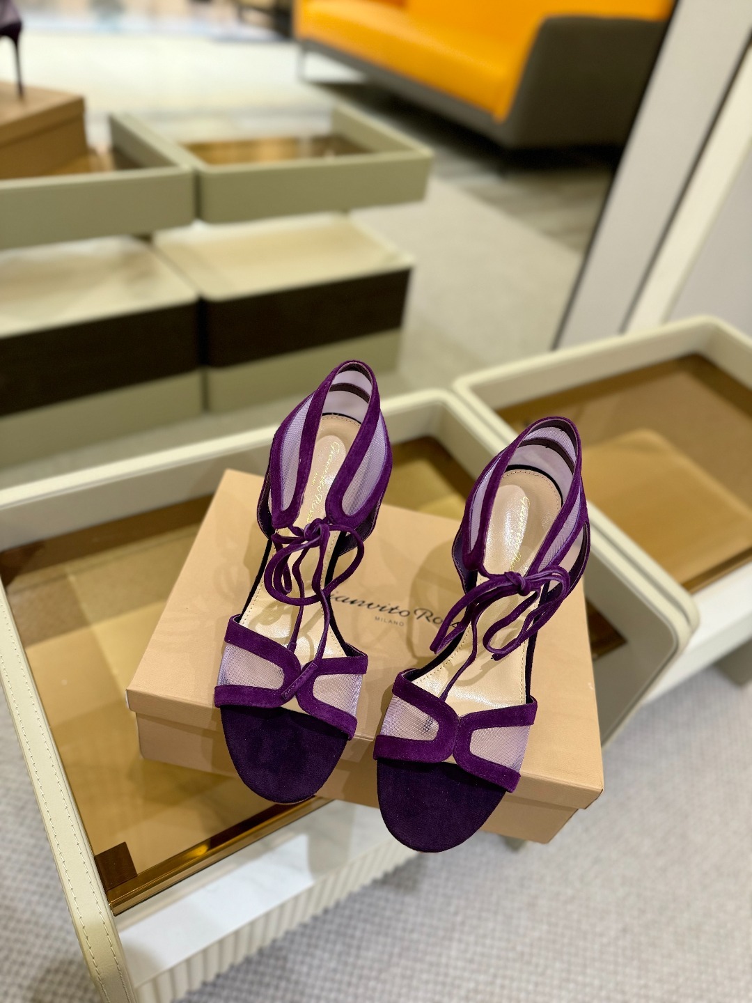 Gianvito rossi
💕2025𝙨𝙨 这款高跟鞋
极简主义的 Elle、Gianvi