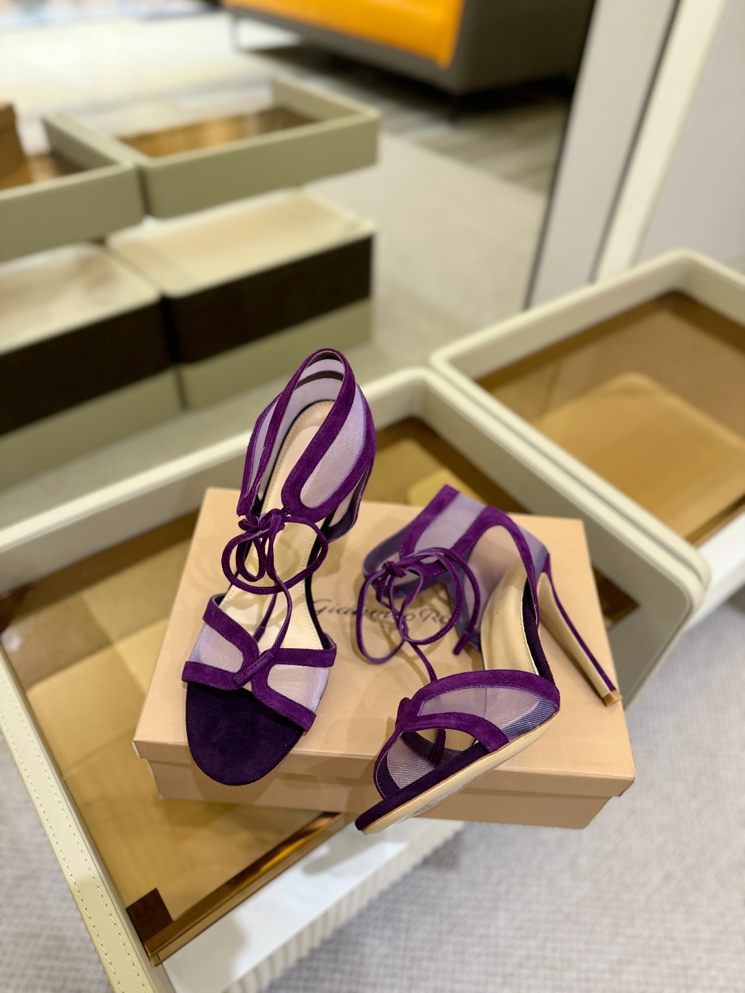 Gianvito rossi
💕2025𝙨𝙨 这款高跟鞋
极简主义的 Elle、Gianvi