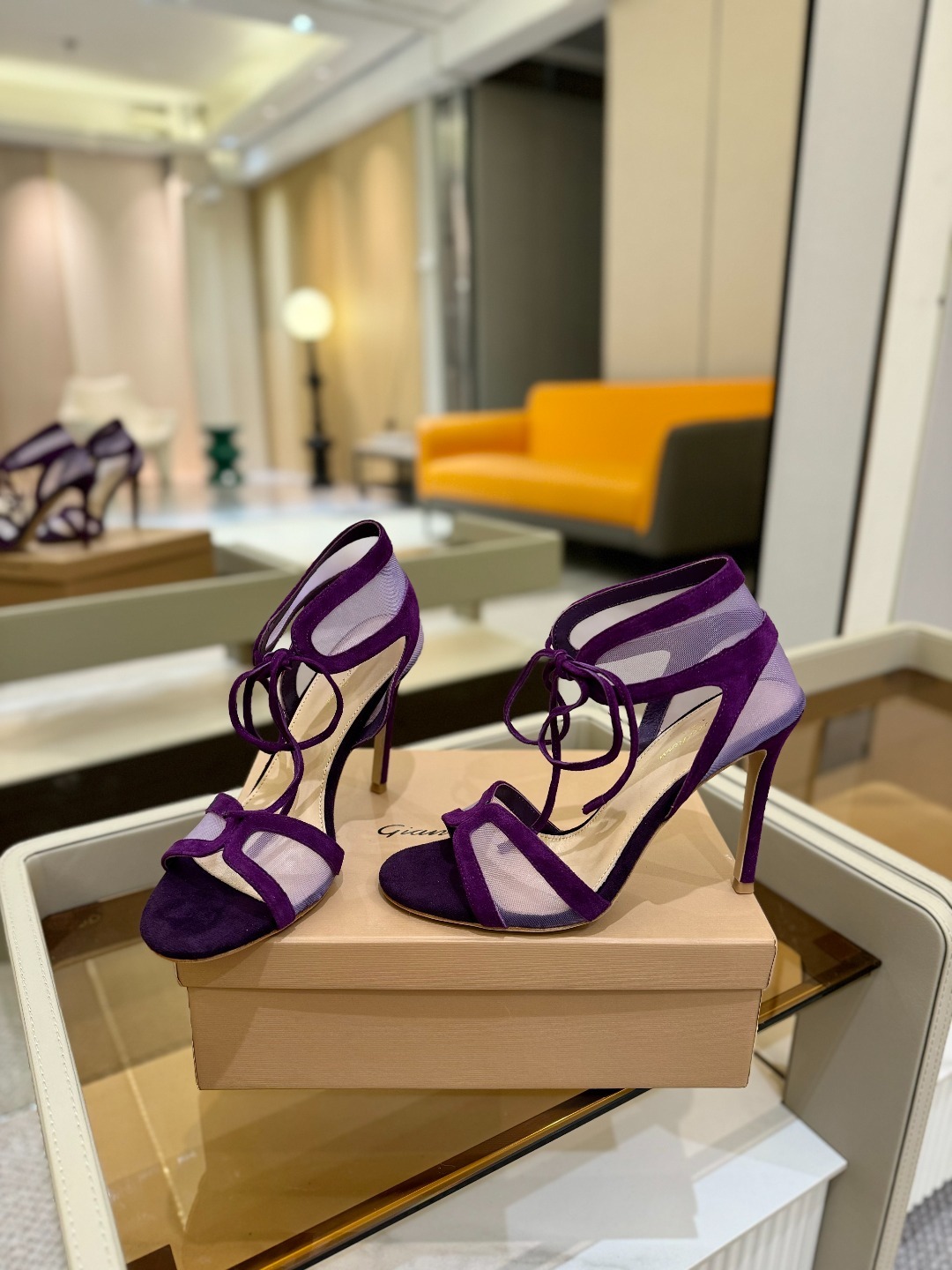 Gianvito rossi
💕2025𝙨𝙨 这款高跟鞋
极简主义的 Elle、Gianvi