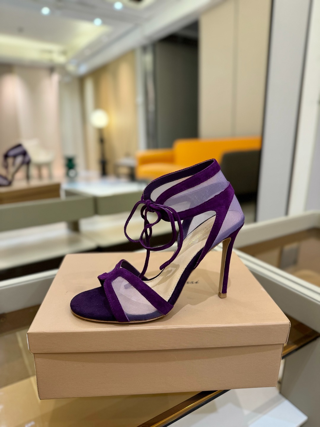 Gianvito rossi
💕2025𝙨𝙨 这款高跟鞋
极简主义的 Elle、Gianvi