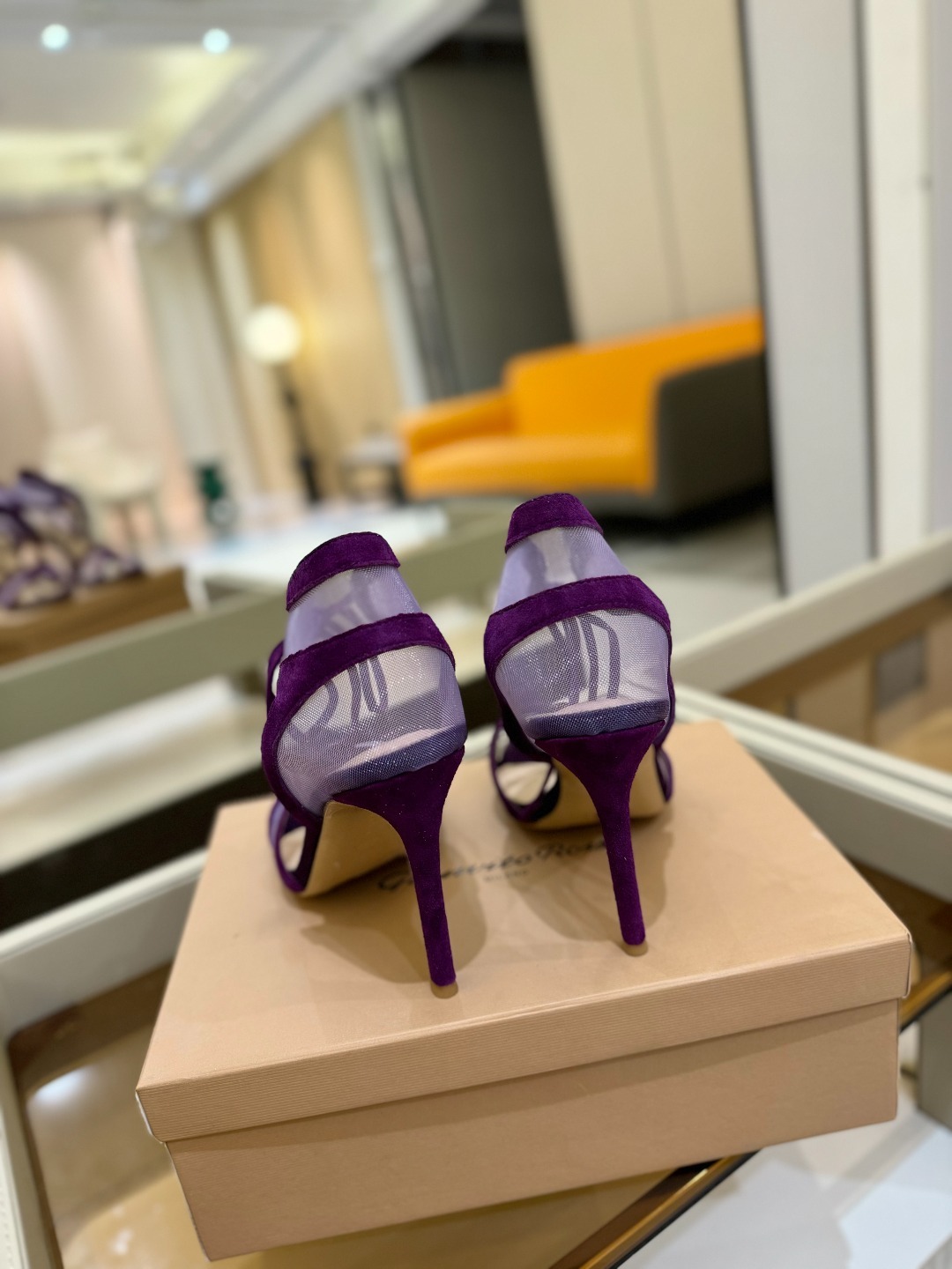 Gianvito rossi
💕2025𝙨𝙨 这款高跟鞋
极简主义的 Elle、Gianvi
