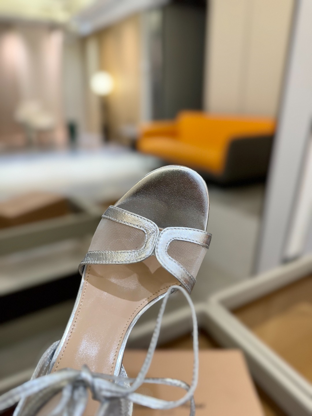Gianvito rossi
💕2025𝙨𝙨 这款高跟鞋
极简主义的 Elle、Gianvi