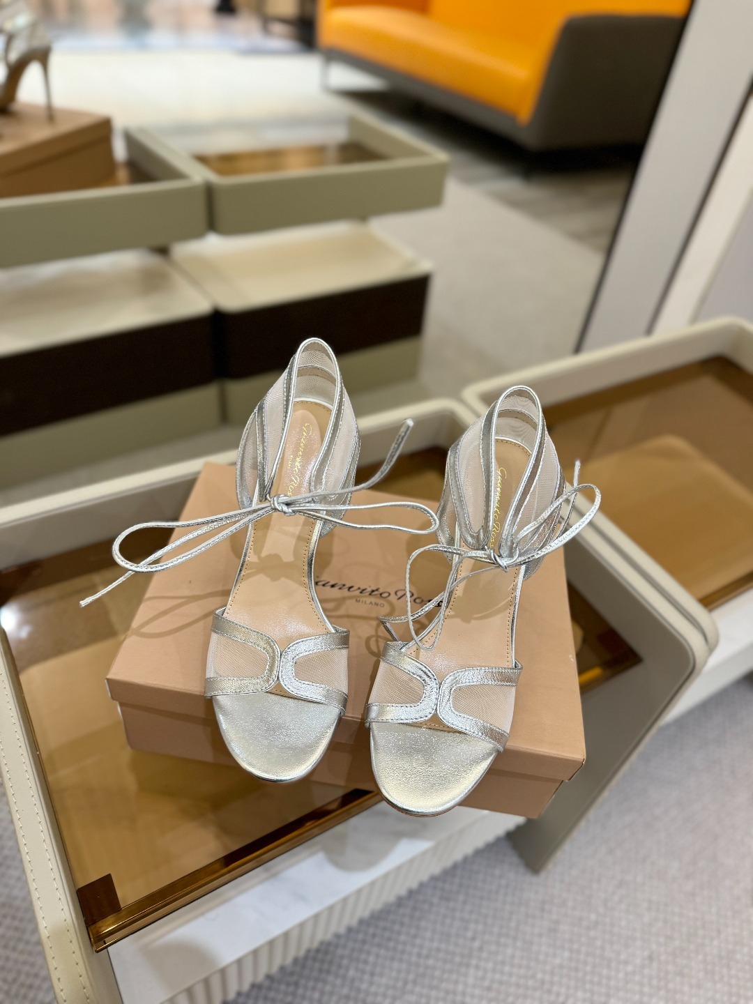 Gianvito rossi
💕2025𝙨𝙨 这款高跟鞋
极简主义的 Elle、Gianvi