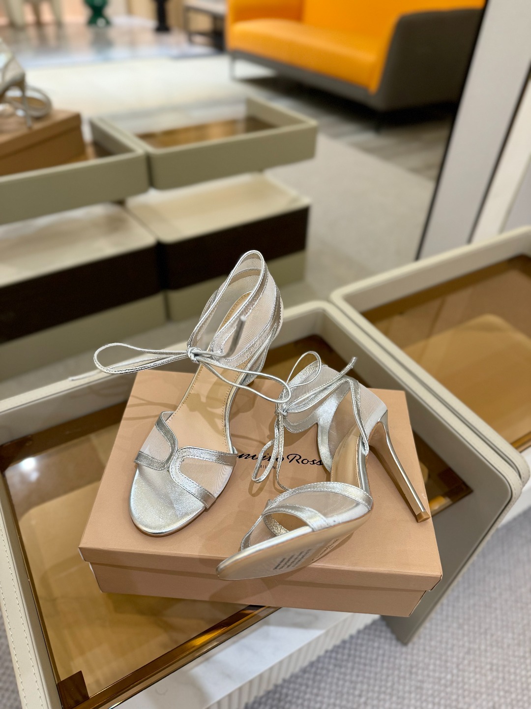 Gianvito rossi
💕2025𝙨𝙨 这款高跟鞋
极简主义的 Elle、Gianvi