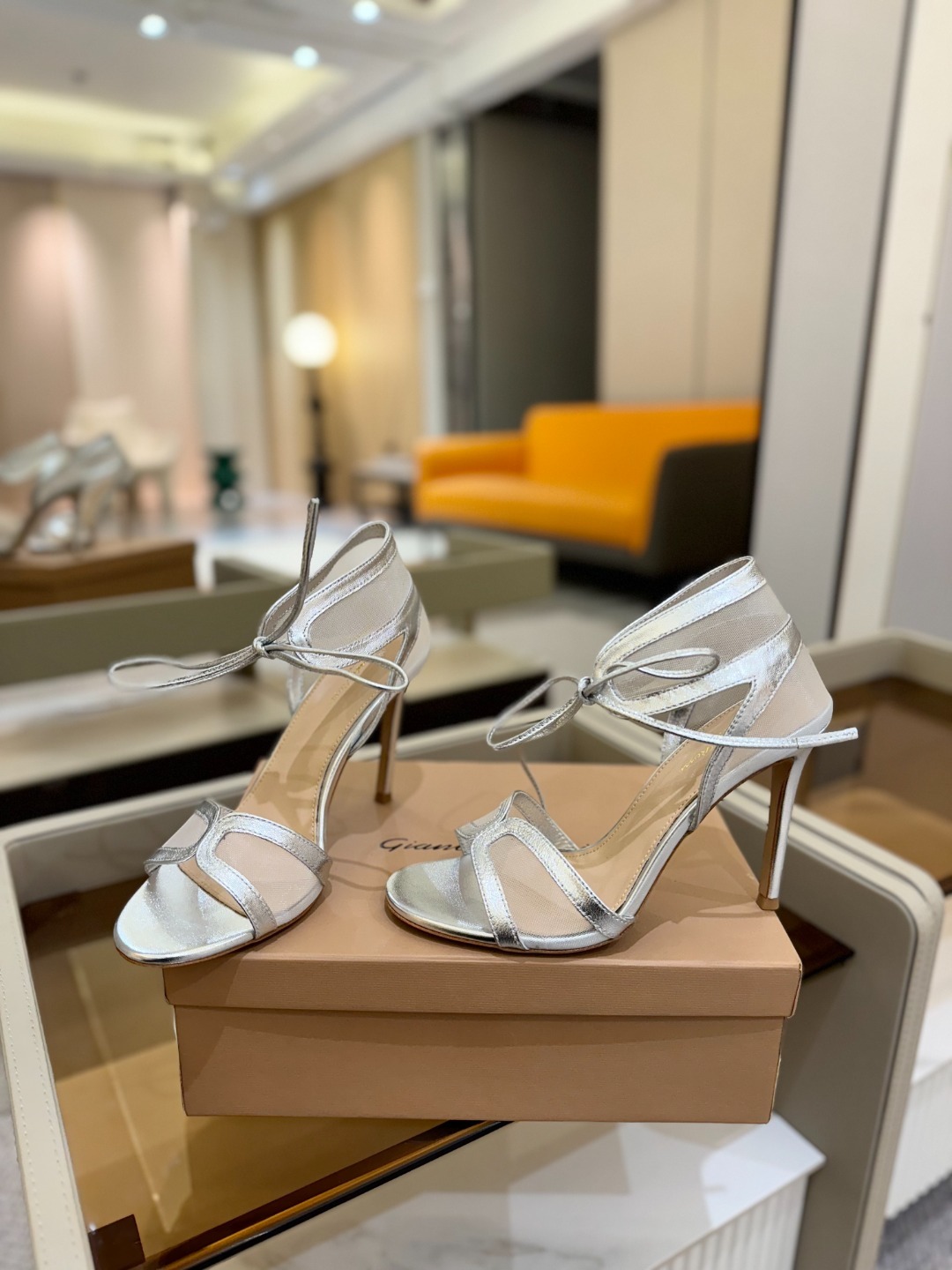 Gianvito rossi
💕2025𝙨𝙨 这款高跟鞋
极简主义的 Elle、Gianvi