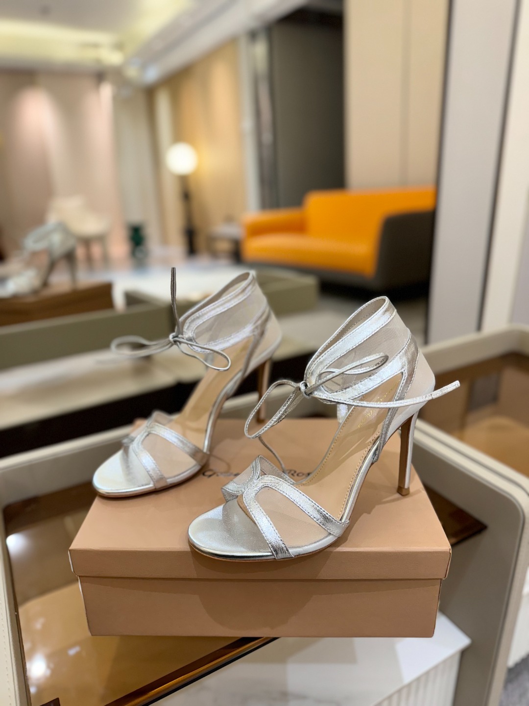Gianvito rossi
💕2025𝙨𝙨 这款高跟鞋
极简主义的 Elle、Gianvi