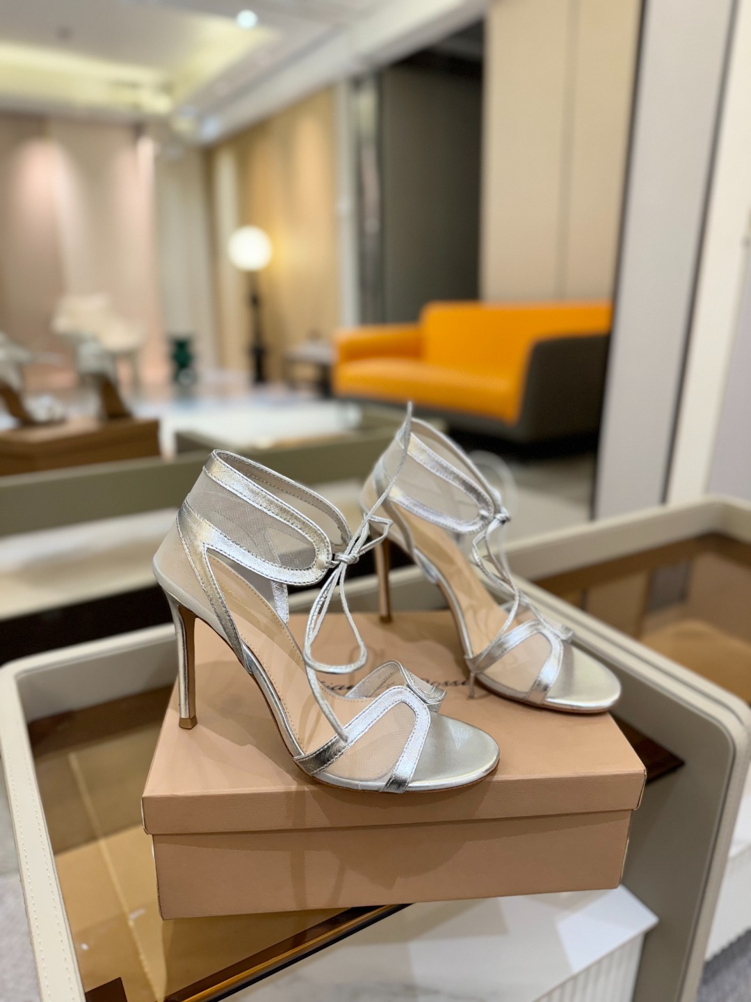 Gianvito rossi
💕2025𝙨𝙨 这款高跟鞋
极简主义的 Elle、Gianvi