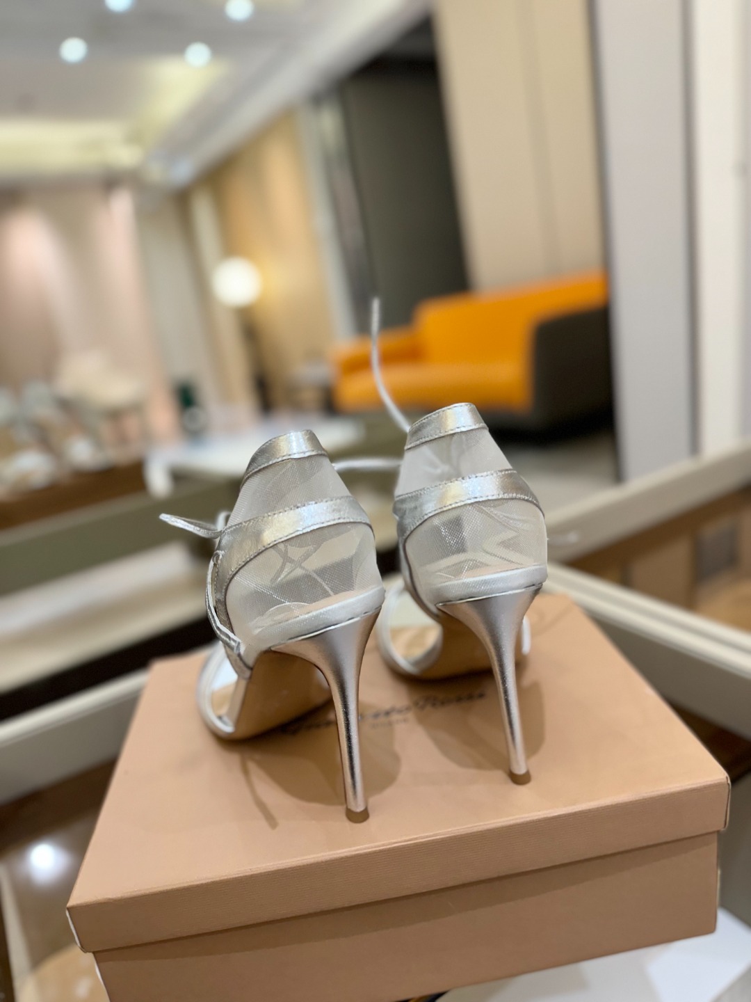 Gianvito rossi
💕2025𝙨𝙨 这款高跟鞋
极简主义的 Elle、Gianvi