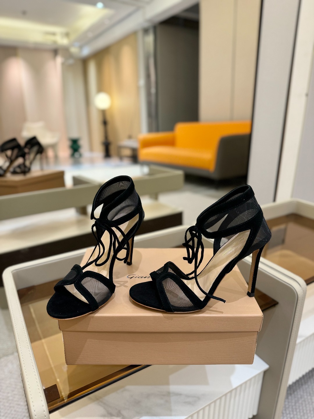 Gianvito rossi
💕2025𝙨𝙨 这款高跟鞋
极简主义的 Elle、Gianvi