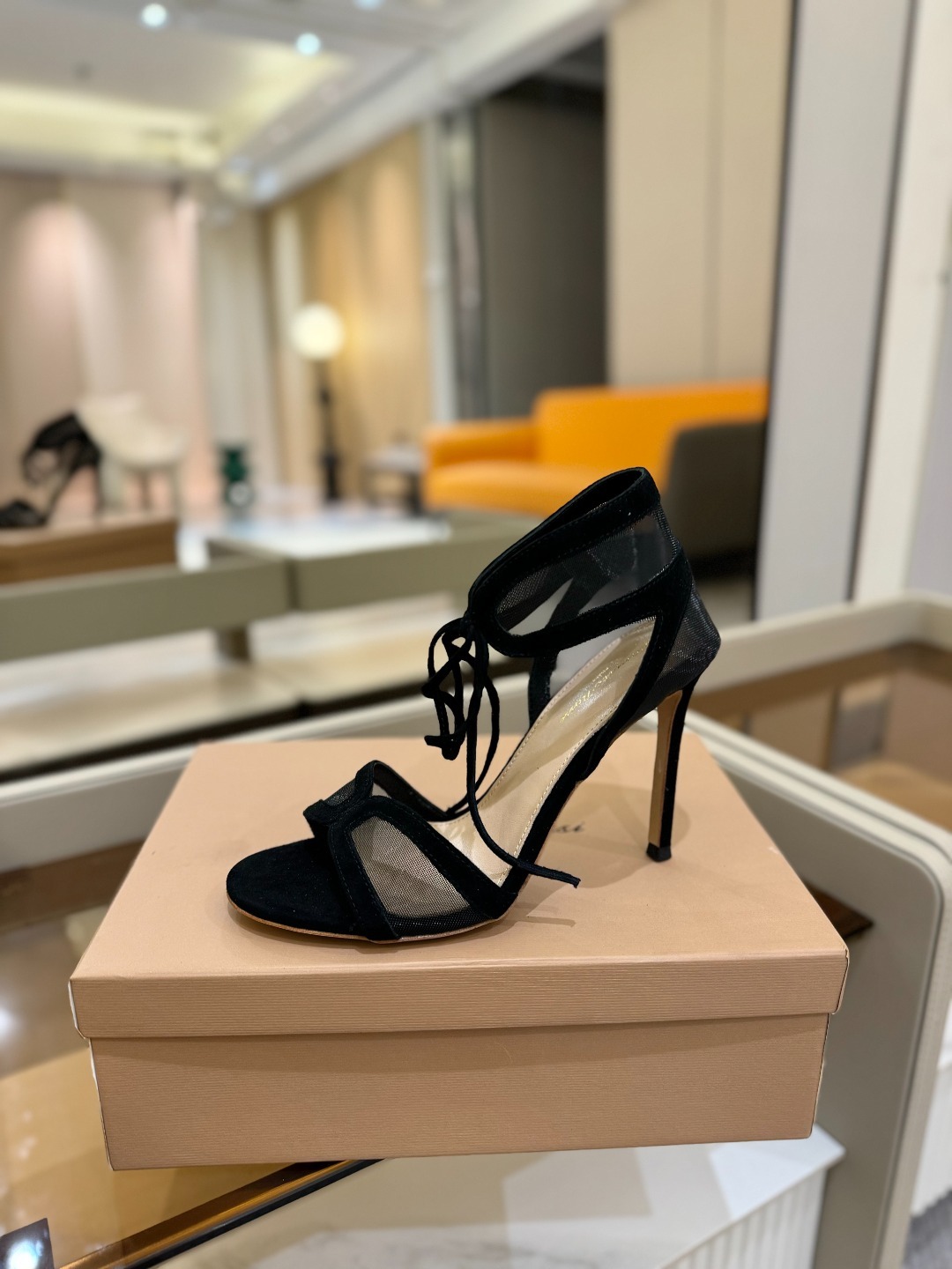 Gianvito rossi
💕2025𝙨𝙨 这款高跟鞋
极简主义的 Elle、Gianvi