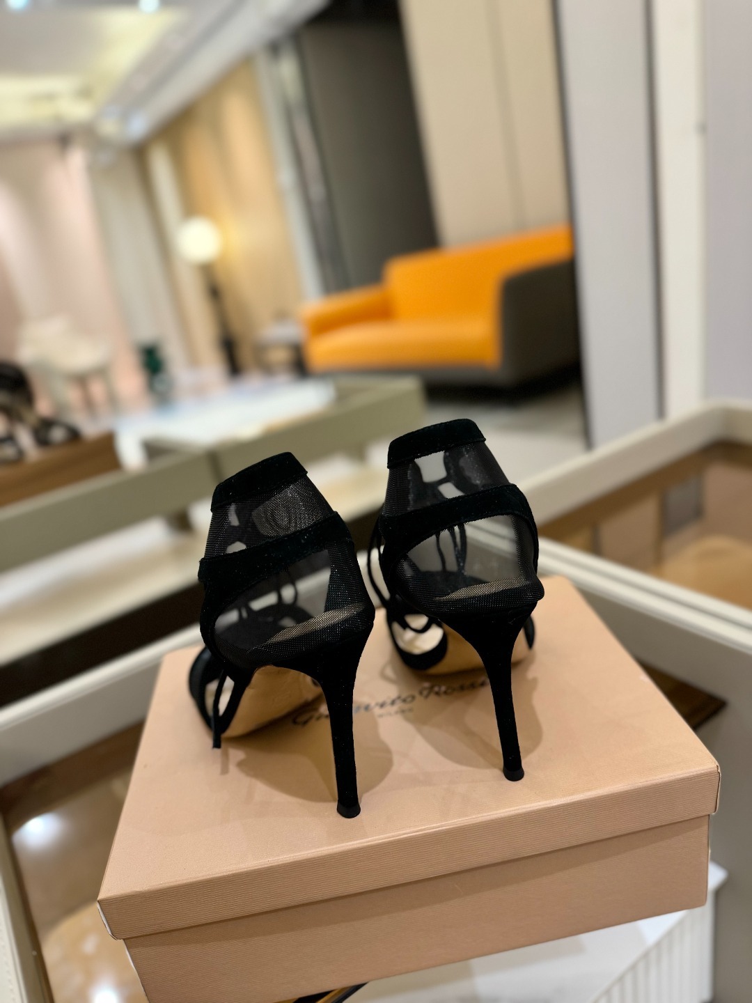 Gianvito rossi
💕2025𝙨𝙨 这款高跟鞋
极简主义的 Elle、Gianvi