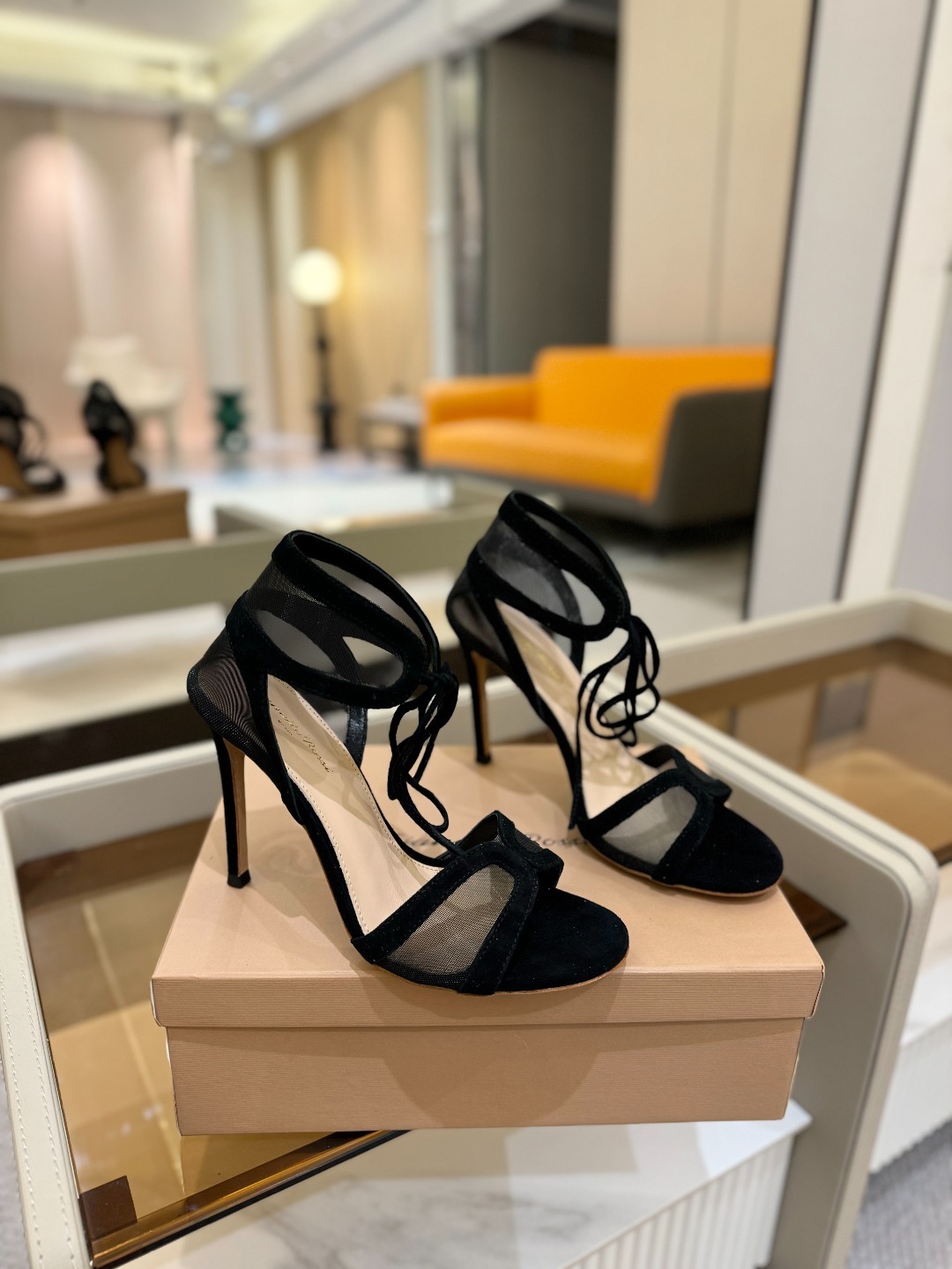 Gianvito rossi
💕2025𝙨𝙨 这款高跟鞋
极简主义的 Elle、Gianvi