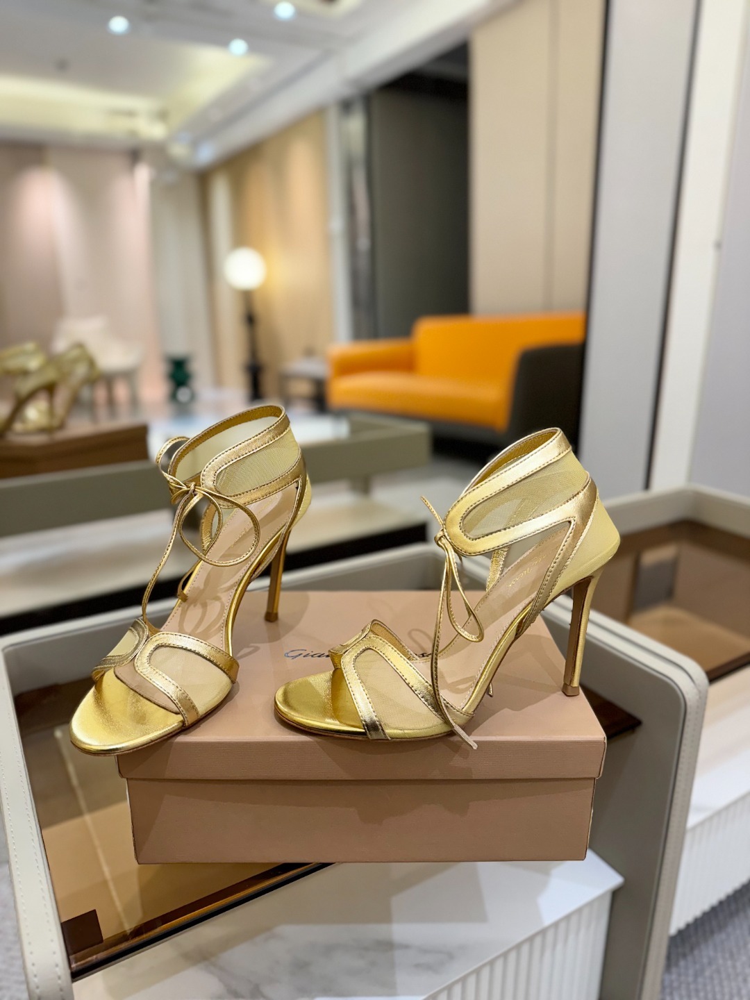 Gianvito rossi
💕2025𝙨𝙨 这款高跟鞋
极简主义的 Elle、Gianvi