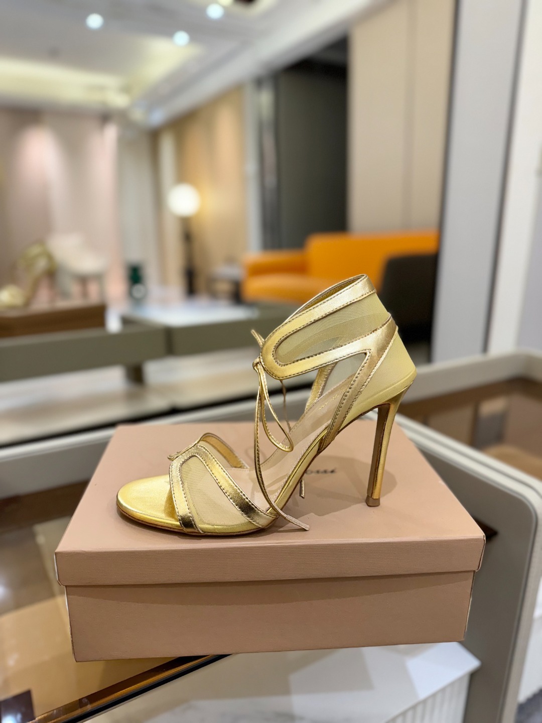 Gianvito rossi
💕2025𝙨𝙨 这款高跟鞋
极简主义的 Elle、Gianvi