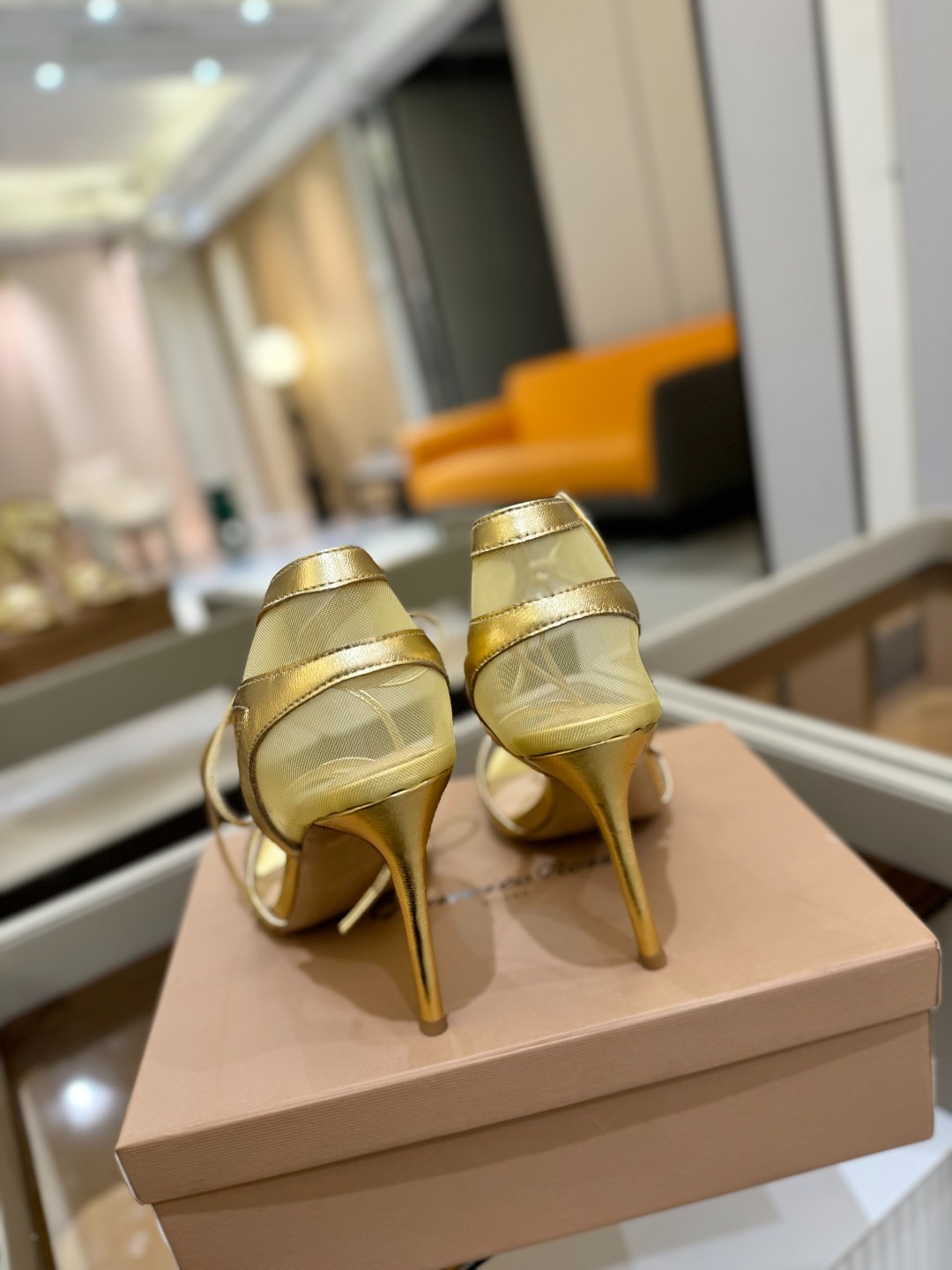 Gianvito rossi
💕2025𝙨𝙨 这款高跟鞋
极简主义的 Elle、Gianvi