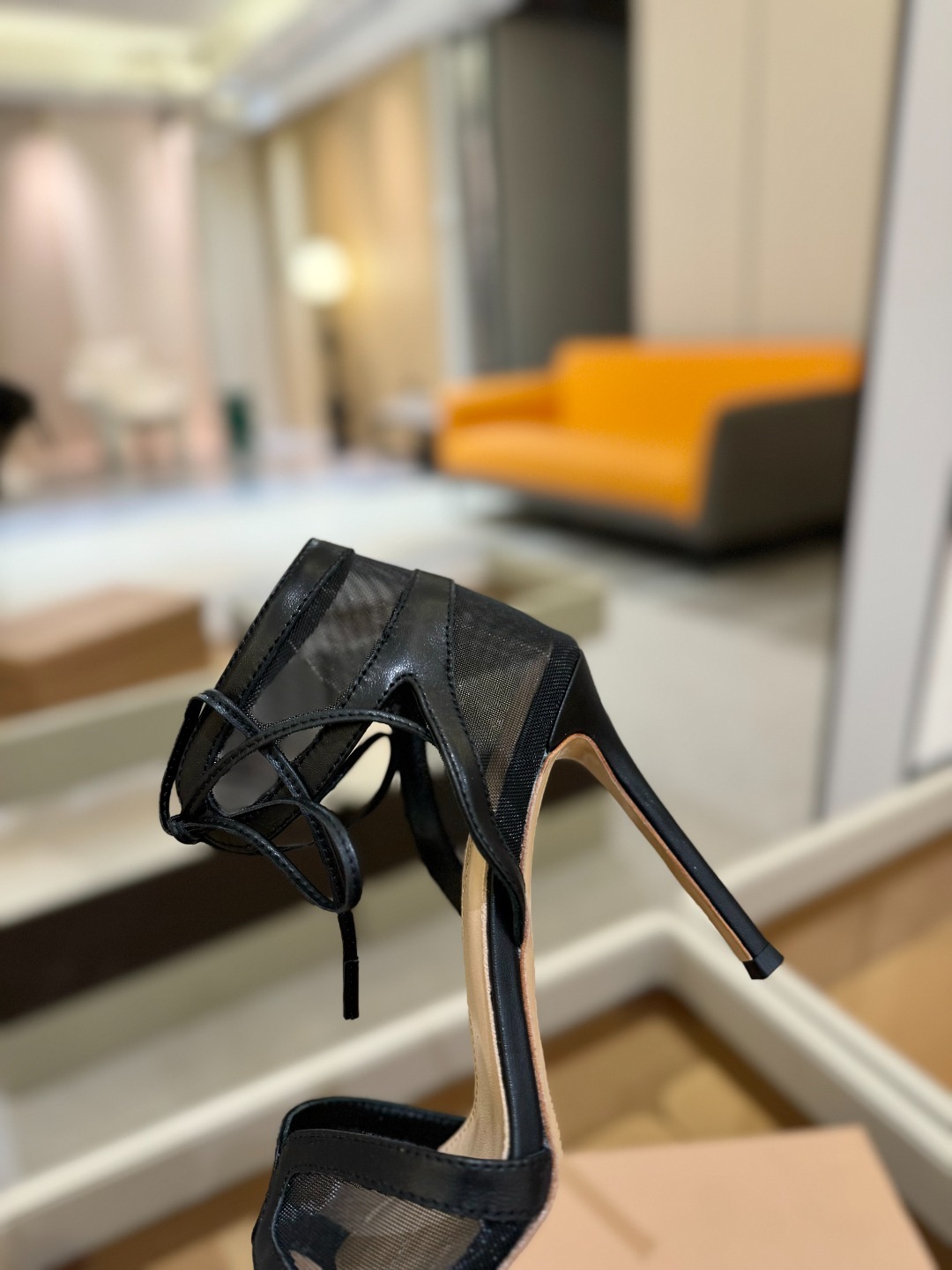 Gianvito rossi
💕2025𝙨𝙨 这款高跟鞋
极简主义的 Elle、Gianvi
