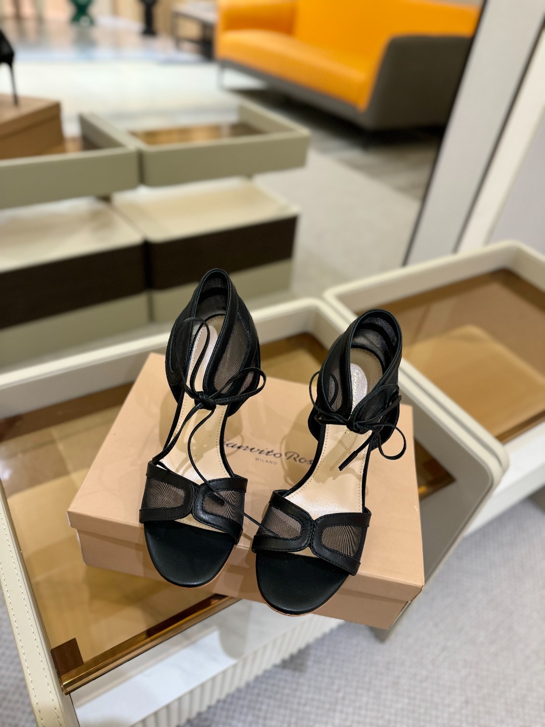 Gianvito rossi
💕2025𝙨𝙨 这款高跟鞋
极简主义的 Elle、Gianvi
