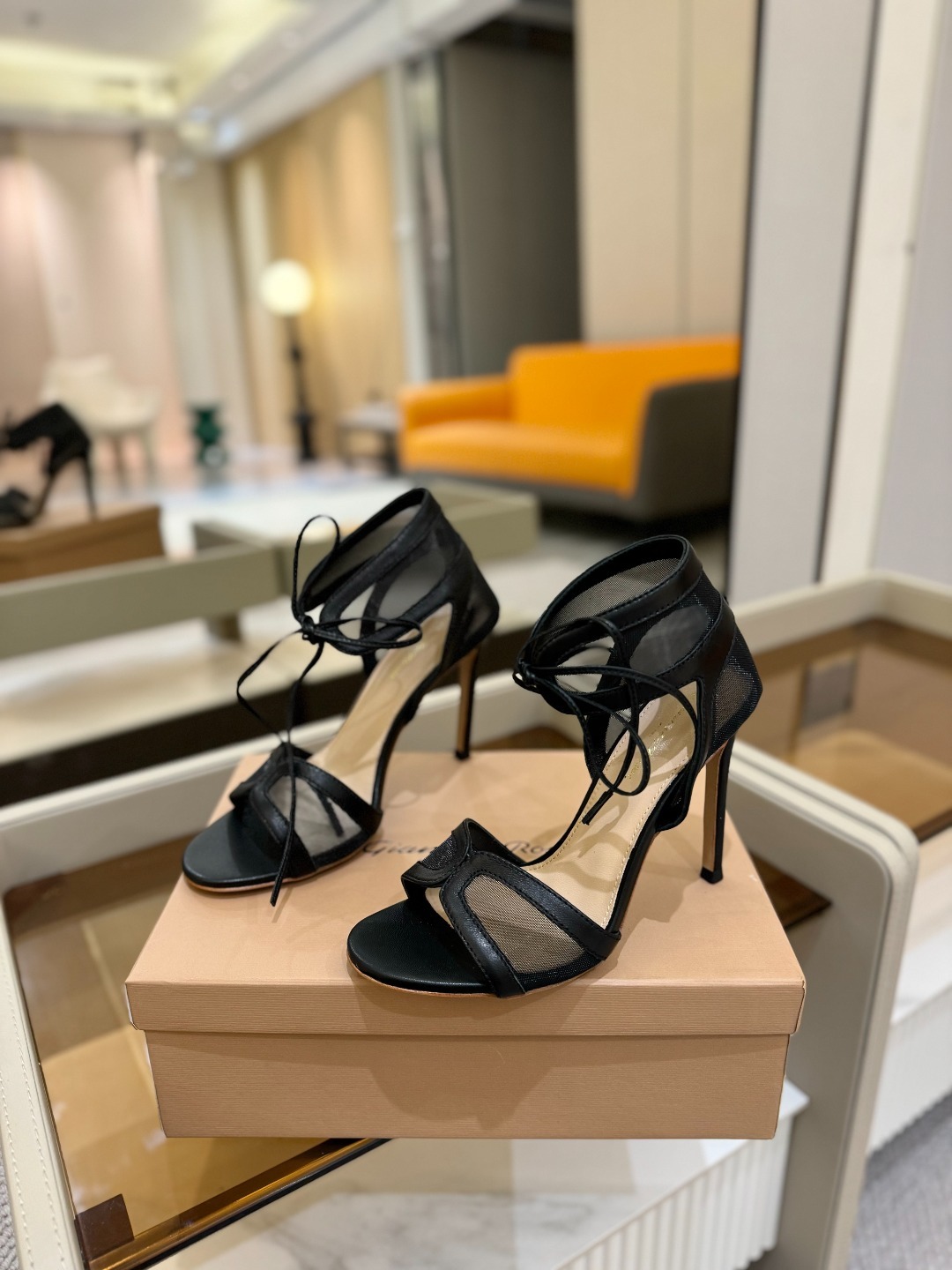 Gianvito rossi
💕2025𝙨𝙨 这款高跟鞋
极简主义的 Elle、Gianvi