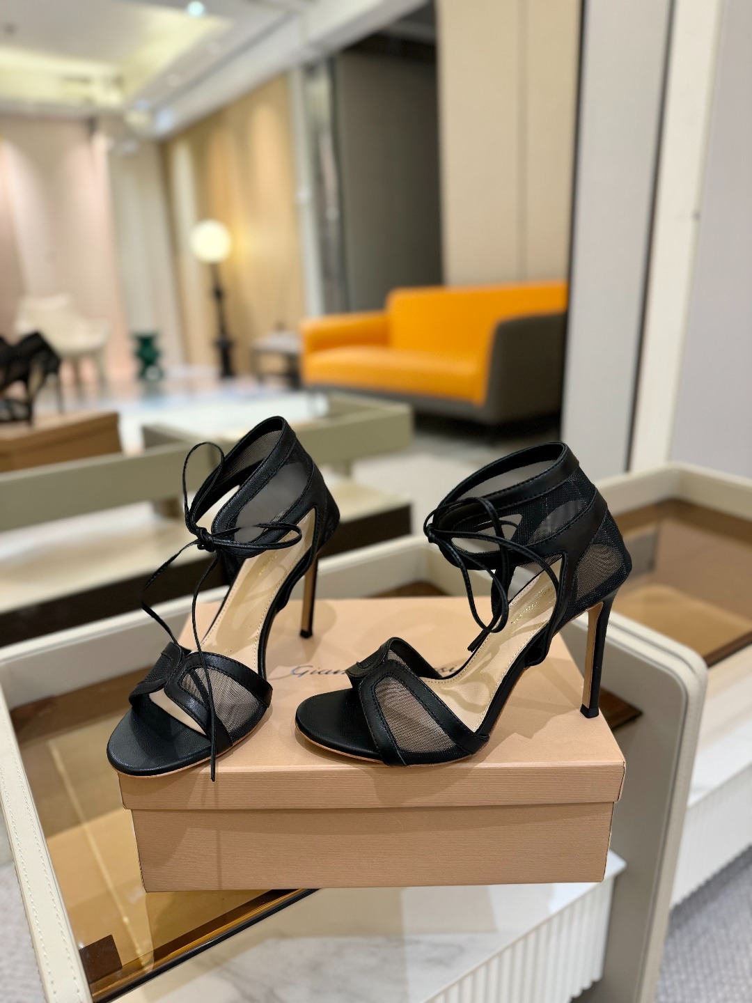 Gianvito rossi
💕2025𝙨𝙨 这款高跟鞋
极简主义的 Elle、Gianvi