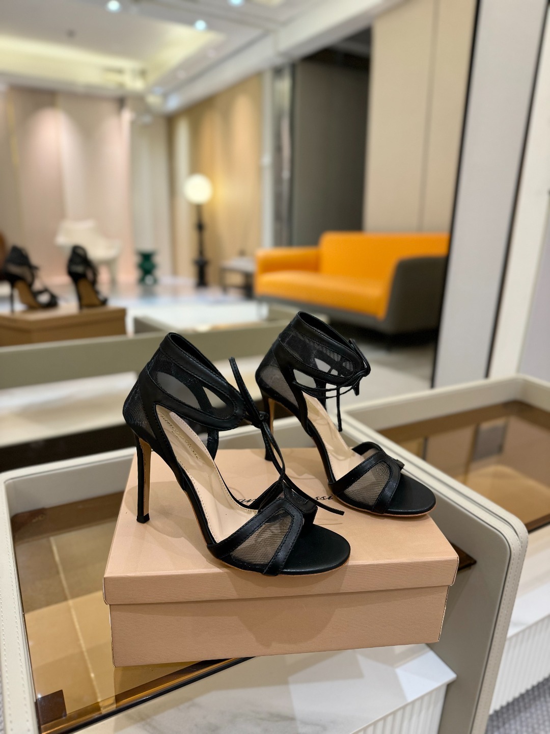 Gianvito rossi
💕2025𝙨𝙨 这款高跟鞋
极简主义的 Elle、Gianvi