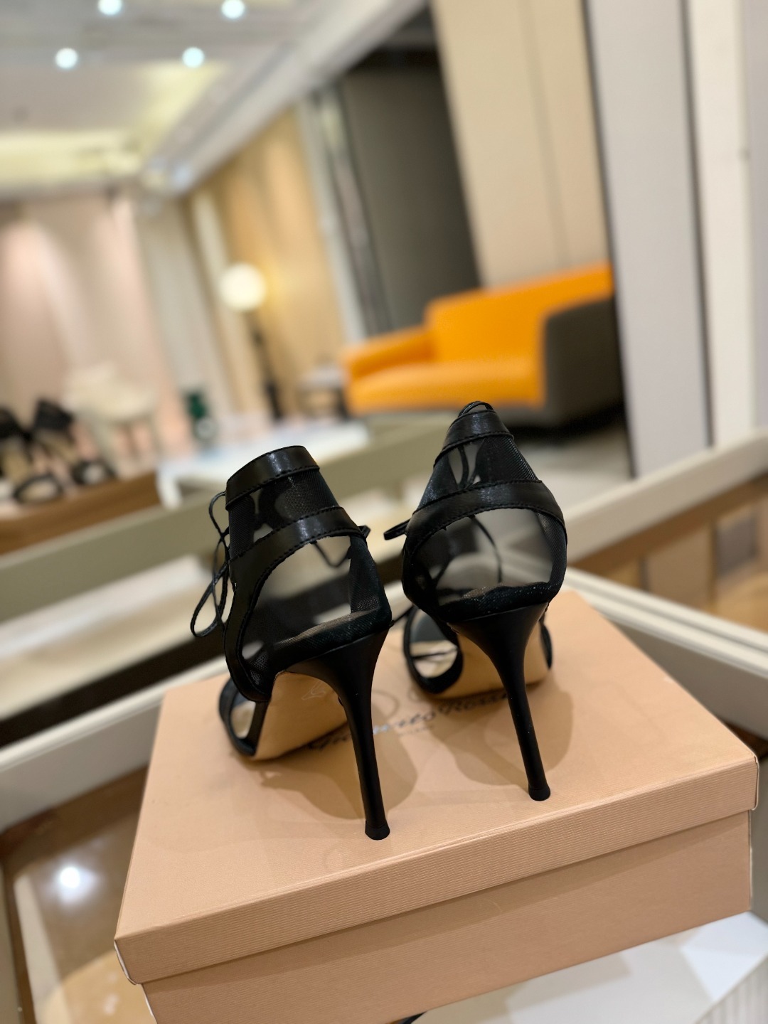 Gianvito rossi
💕2025𝙨𝙨 这款高跟鞋
极简主义的 Elle、Gianvi