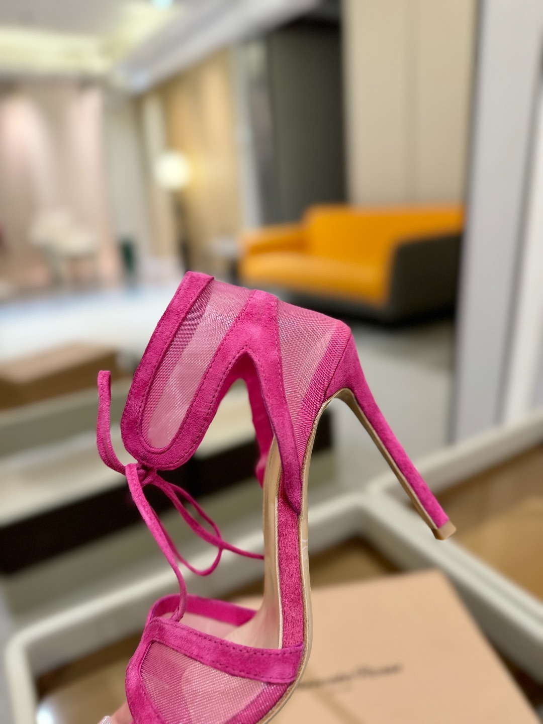 Gianvito rossi
💕2025𝙨𝙨 这款高跟鞋
极简主义的 Elle、Gianvi