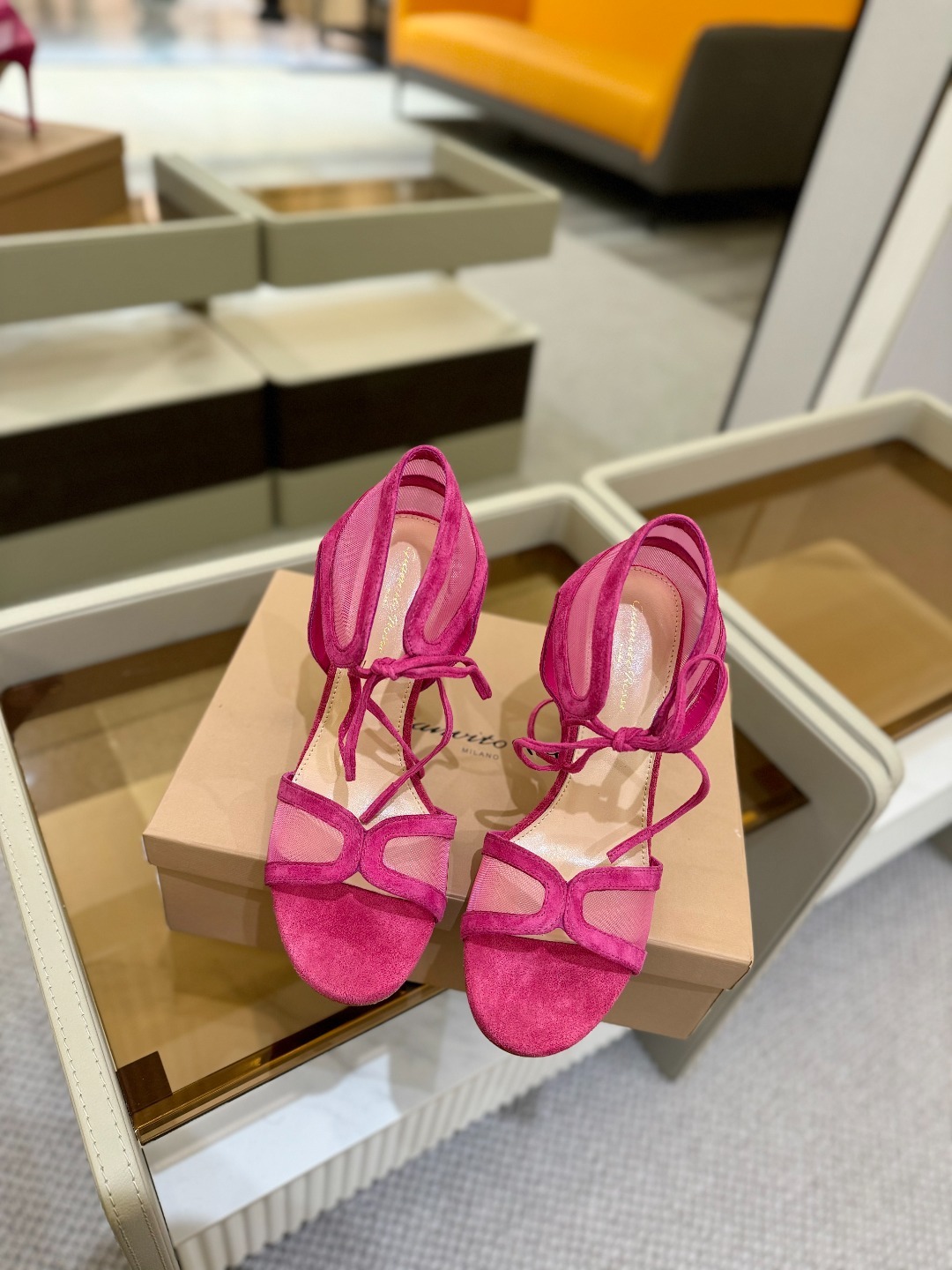Gianvito rossi
💕2025𝙨𝙨 这款高跟鞋
极简主义的 Elle、Gianvi