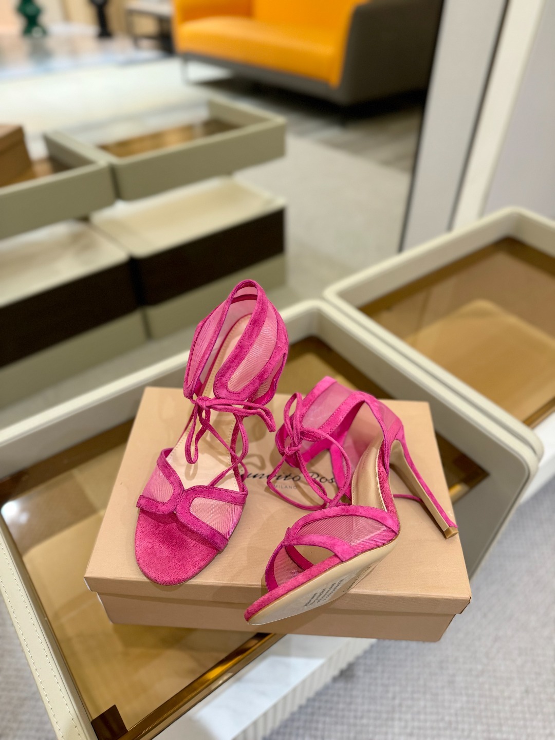 Gianvito rossi
💕2025𝙨𝙨 这款高跟鞋
极简主义的 Elle、Gianvi