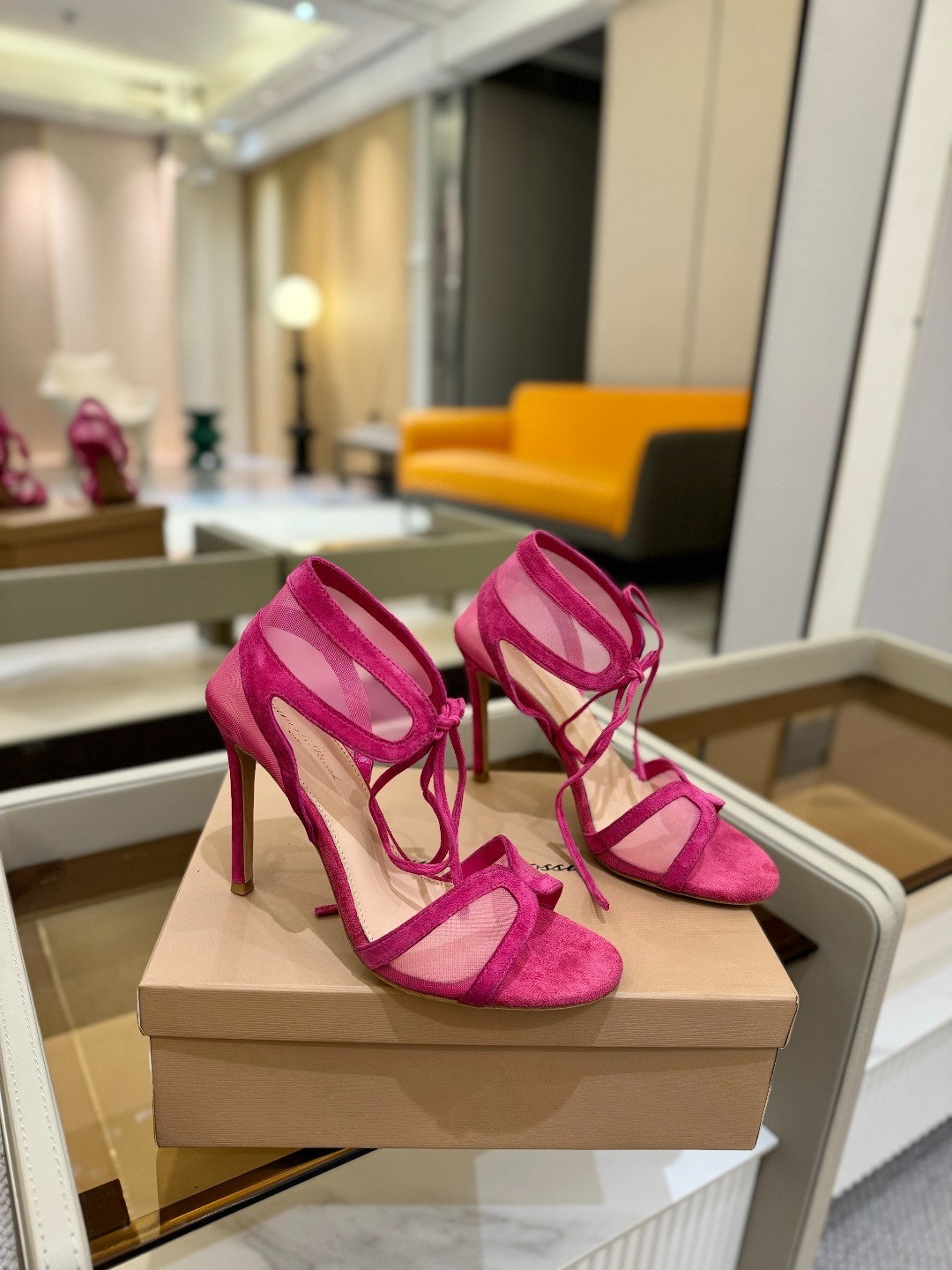 Gianvito rossi
💕2025𝙨𝙨 这款高跟鞋
极简主义的 Elle、Gianvi