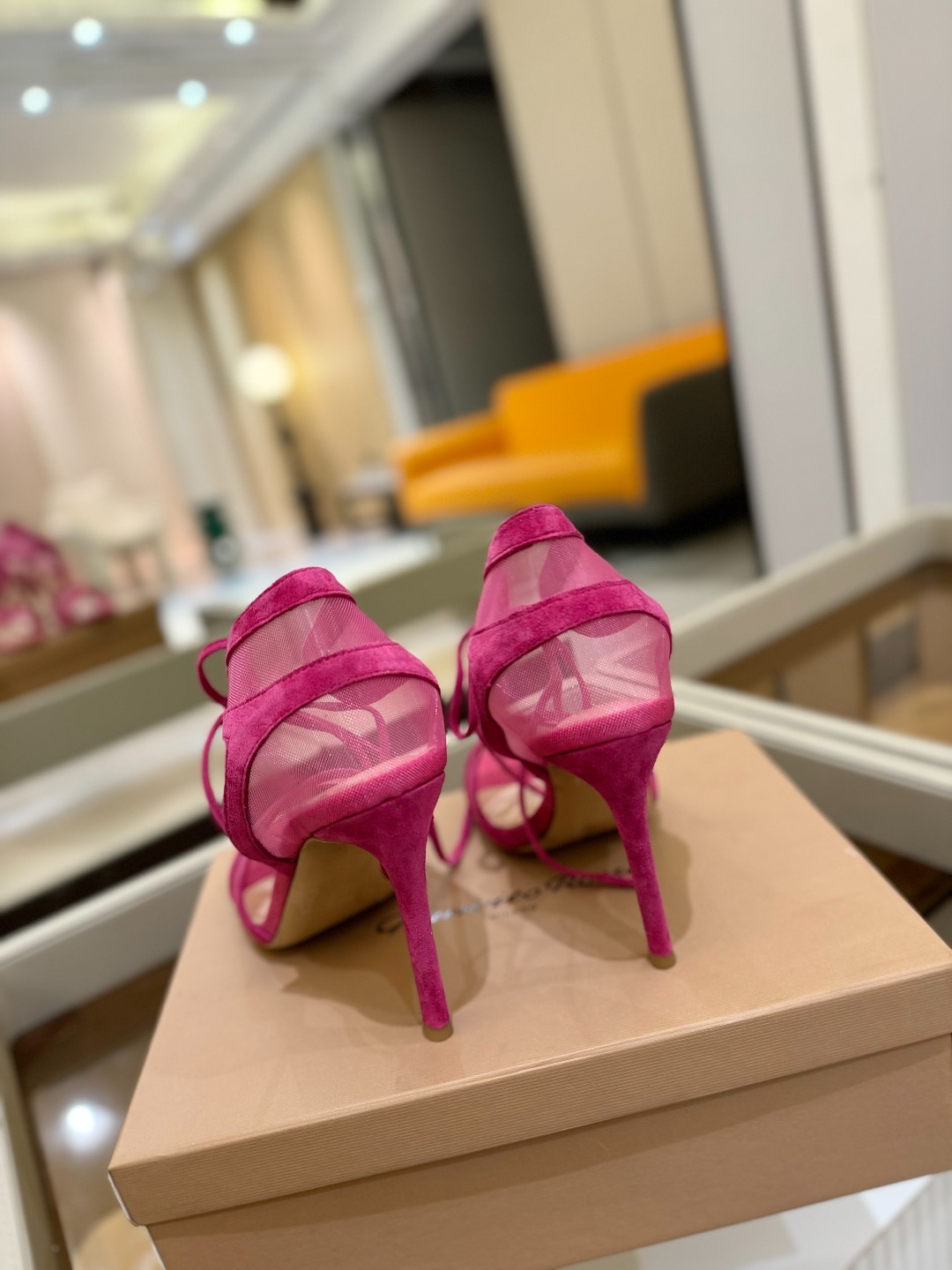 Gianvito rossi
💕2025𝙨𝙨 这款高跟鞋
极简主义的 Elle、Gianvi