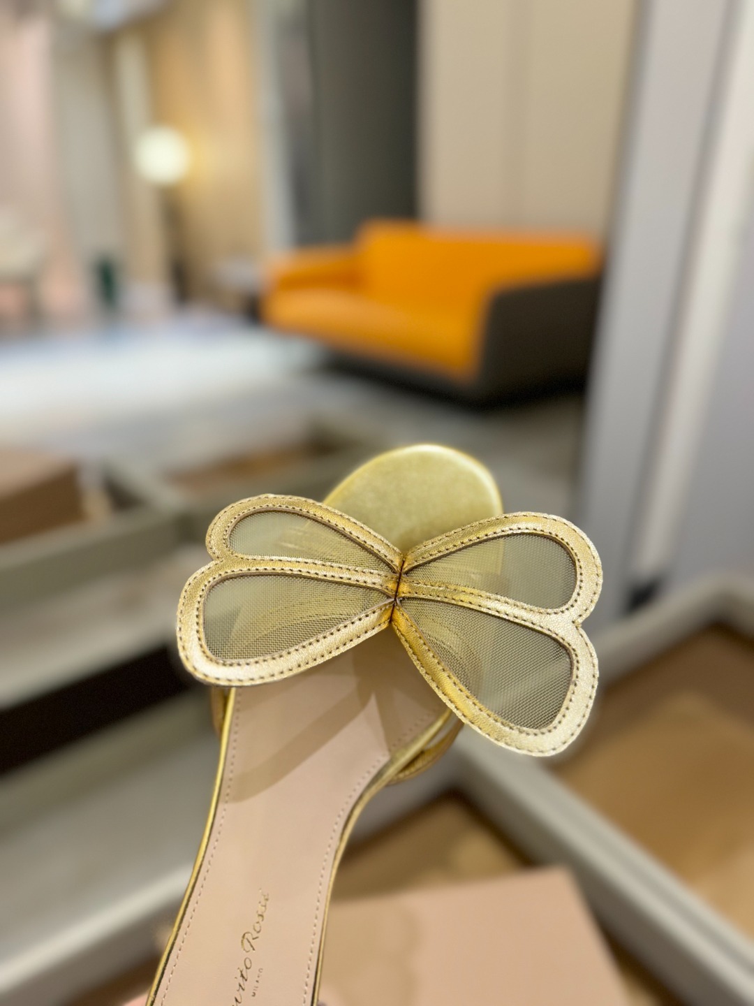 {拖鞋系}
Gianvito rossi
💕2025𝙨𝙨 这款平跟拖鞋
极简主义