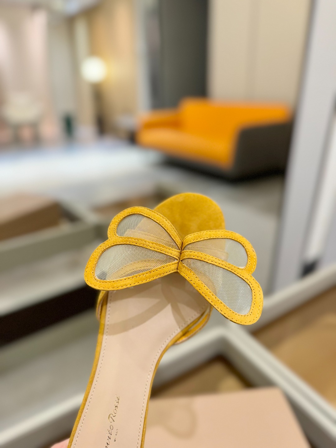 {拖鞋系}
Gianvito rossi
💕2025𝙨𝙨 这款平跟拖鞋
极简主义