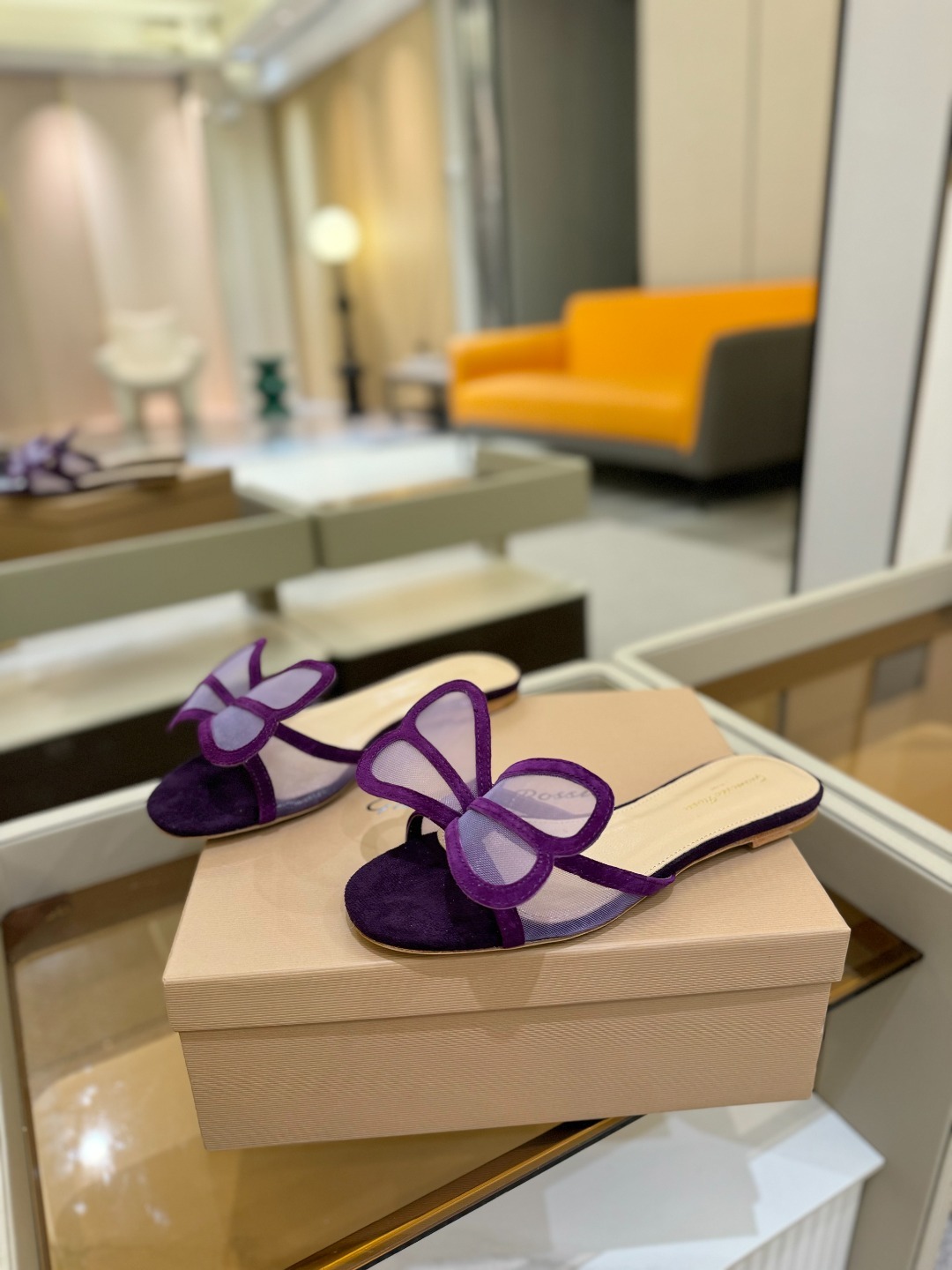 {拖鞋系}
Gianvito rossi
💕2025𝙨𝙨 这款平跟拖鞋
极简主义