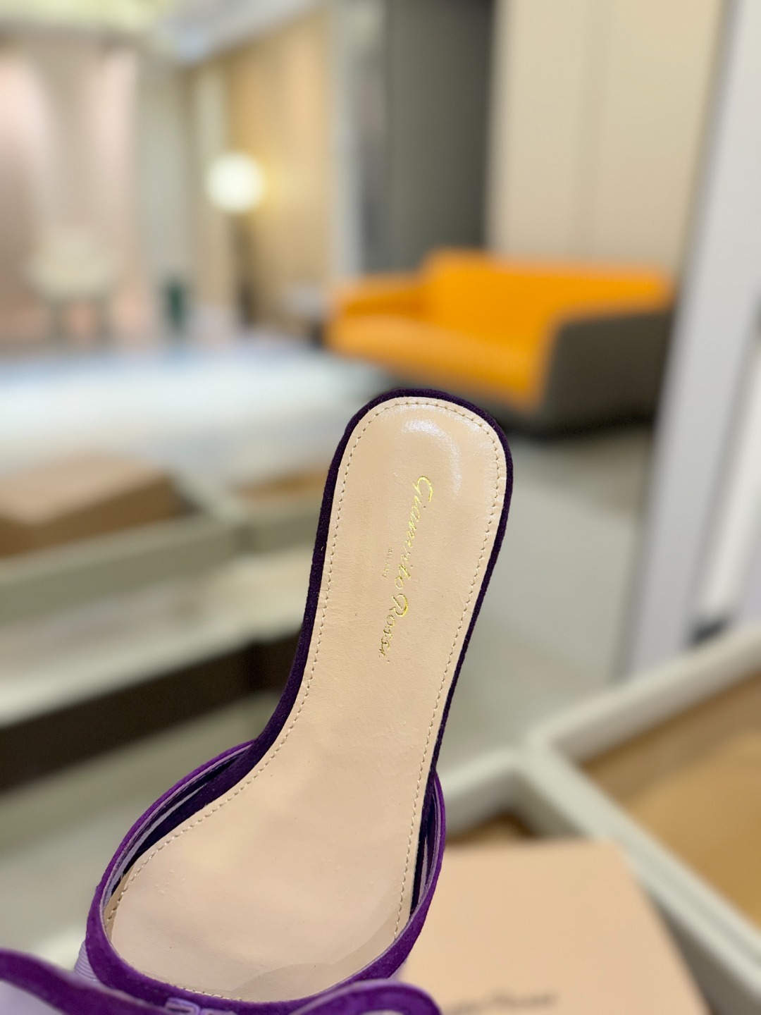 {拖鞋系}
Gianvito rossi
💕2025𝙨𝙨 这款平跟拖鞋
极简主义