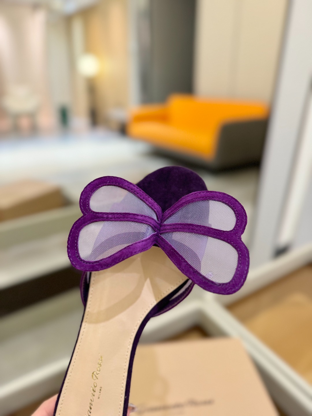 {拖鞋系}
Gianvito rossi
💕2025𝙨𝙨 这款平跟拖鞋
极简主义